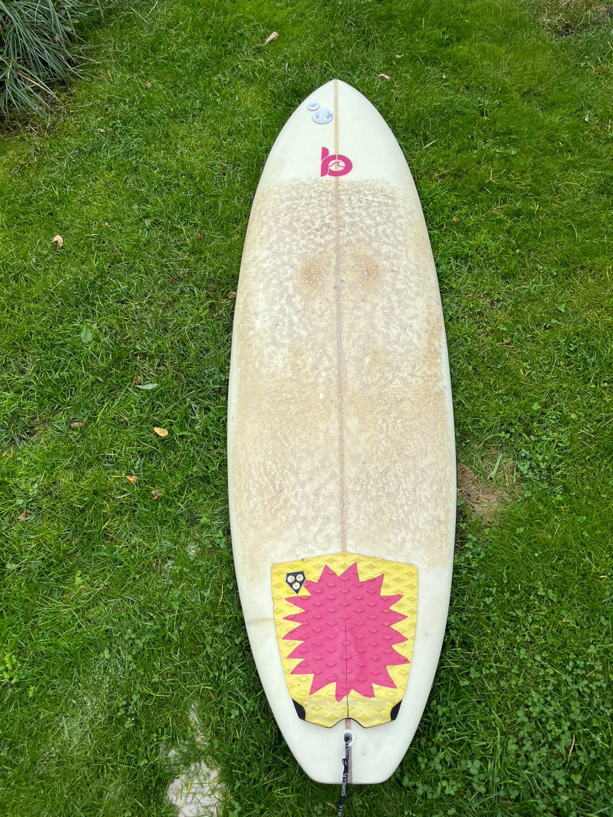 Surfboard 6’2 custom made, Watersport en Boten, Ophalen, Gebruikt, Funboard, Met vinnen