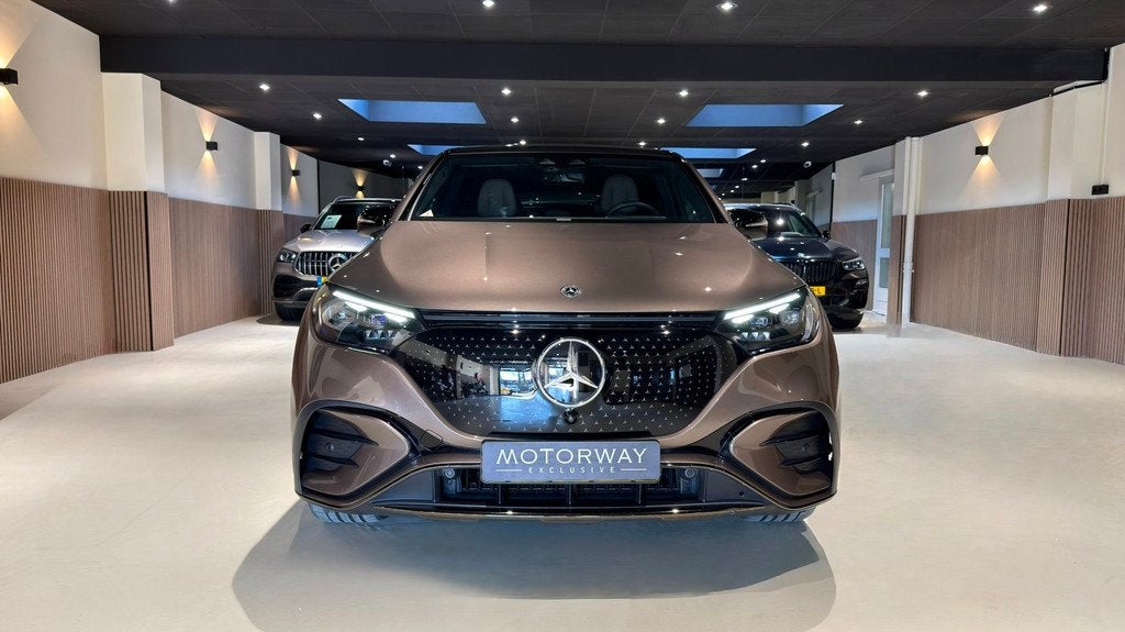 Mercedes-Benz EQE SUV 350 4Matic Sport Edition AMG| Achteras, Auto's, Mercedes-Benz, Automaat, 100 kWh, Bruin, 33 min