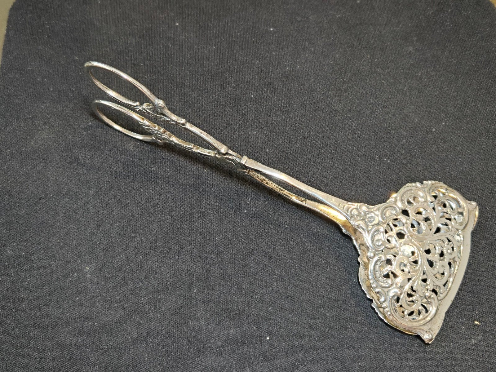 Nederlandse 19e-eeuwse zilveren suikertang, 833 zilver, Antiek en Kunst, Ophalen of Verzenden, Zilver