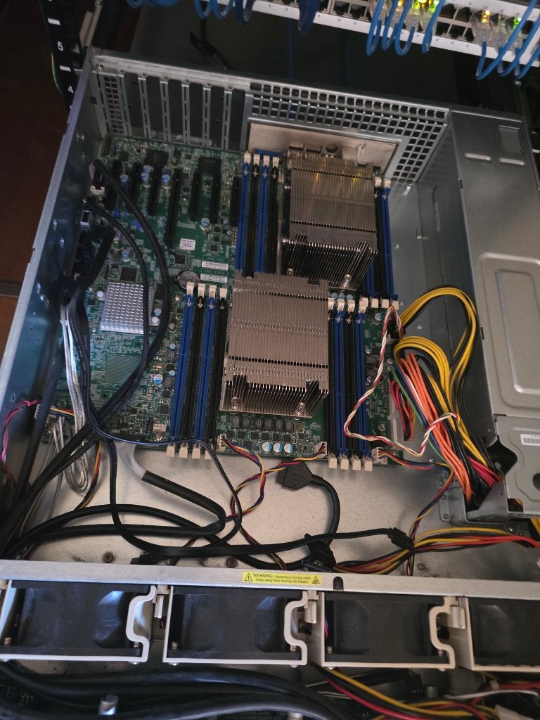 Supermicro X9DRH moederbord + 2x Xeon E5-2680 v2 + koelers w, Ophalen of Verzenden, Gebruikt, 3 tot 4 Ghz