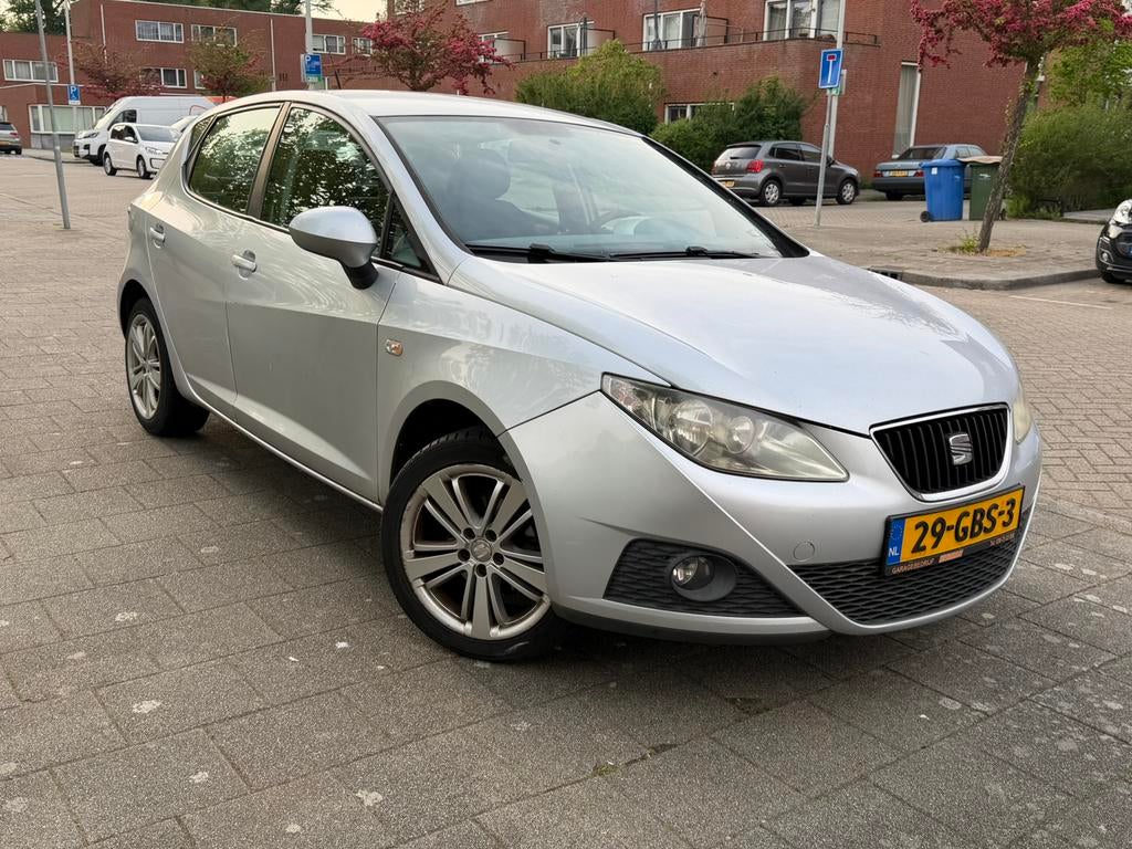 Seat Ibiza 1.4 NAP 5 Deurs Parkeersensoren LM Velgen Airco, Auto's, Voorwielaandrijving, Zwart, 4 cilinders, Ibiza