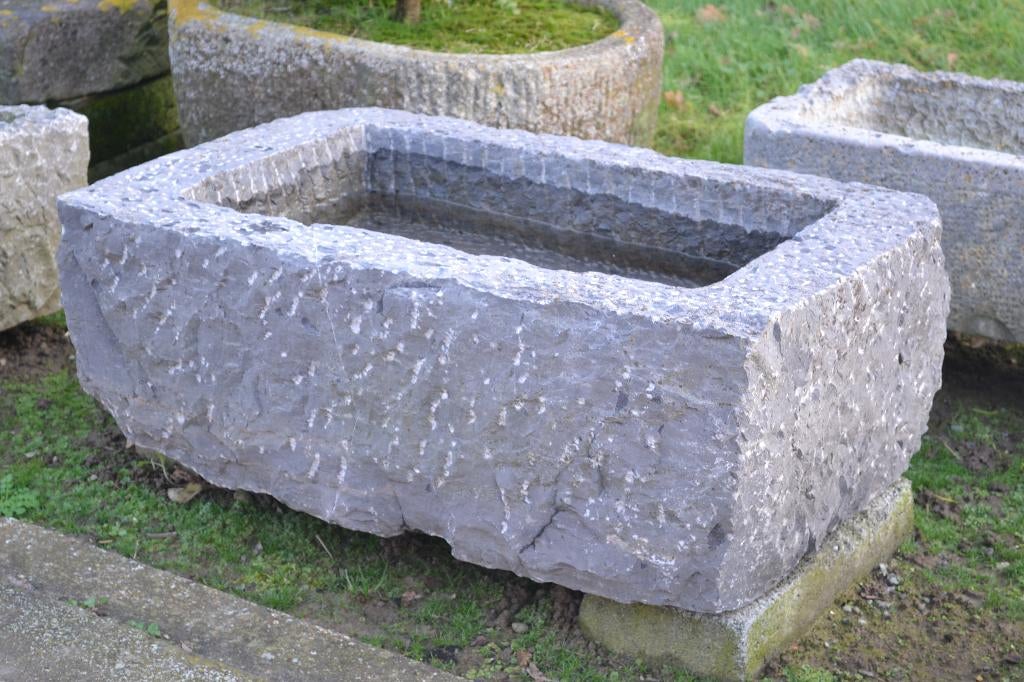 bruut gekapte arduinen, hardstenen trog, Ophalen, Gebruikt, Hardsteen, Waterornament