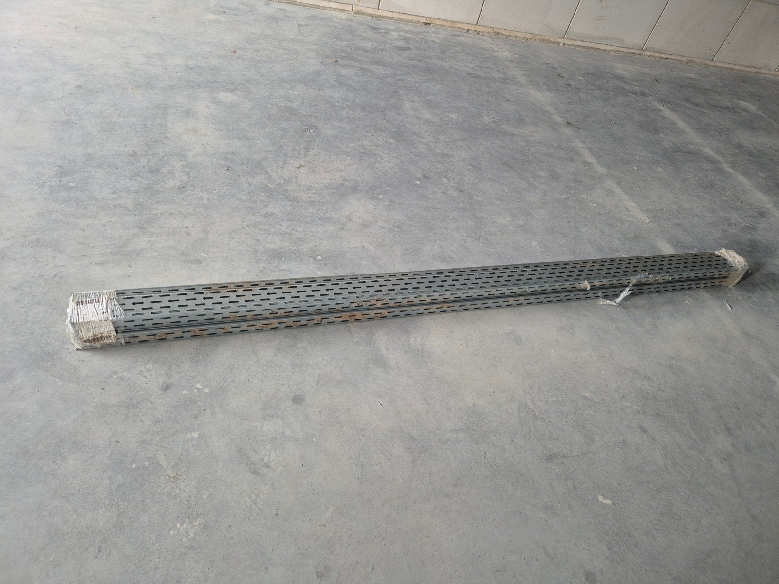 8x 3m Niedax RLU kabelgoot gesloten en geperforeerd 150mm 20, Ophalen, Nieuw, 250 mm of meer