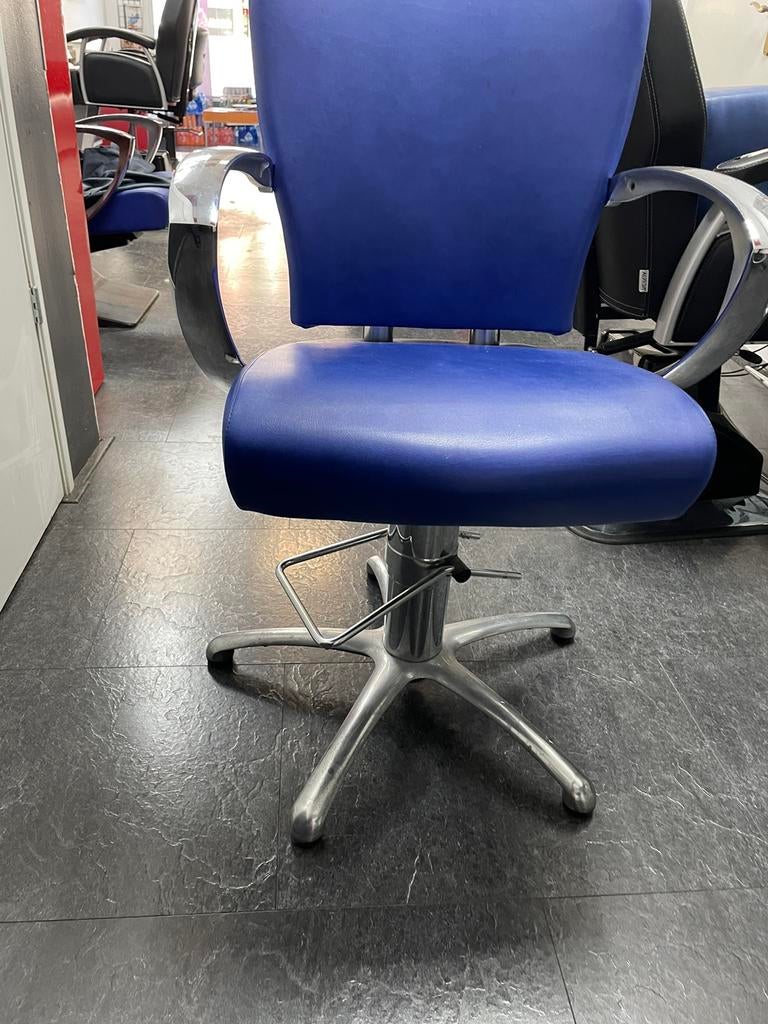 Kapper spullen stoelen kruk