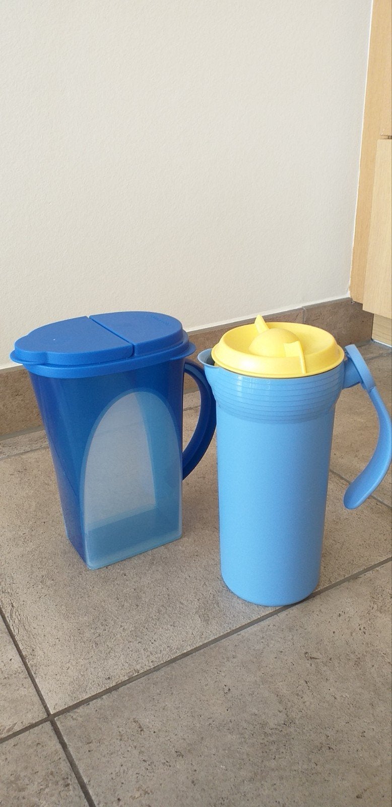 Tupperware schenkkan, sapkan, waterkan, limonadekan 1.7 ltr., Blauw, Overige typen, 1700 ml, Ophalen of Verzenden