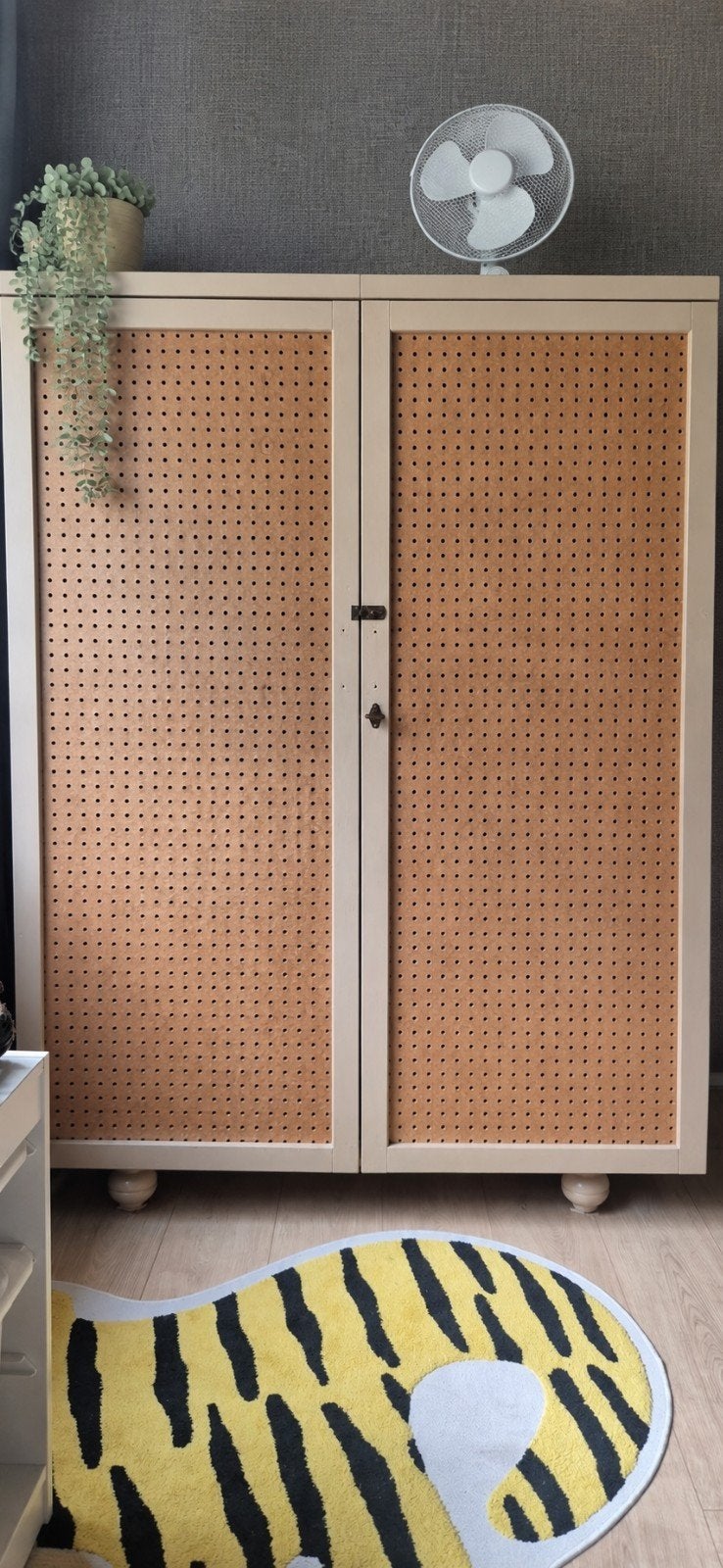 Mooie, zelfgemaakte kledingkast met hanggedeelte, Huis en Inrichting, Kasten | Kledingkasten, Ophalen of Verzenden, Gebruikt, Met hangruimte