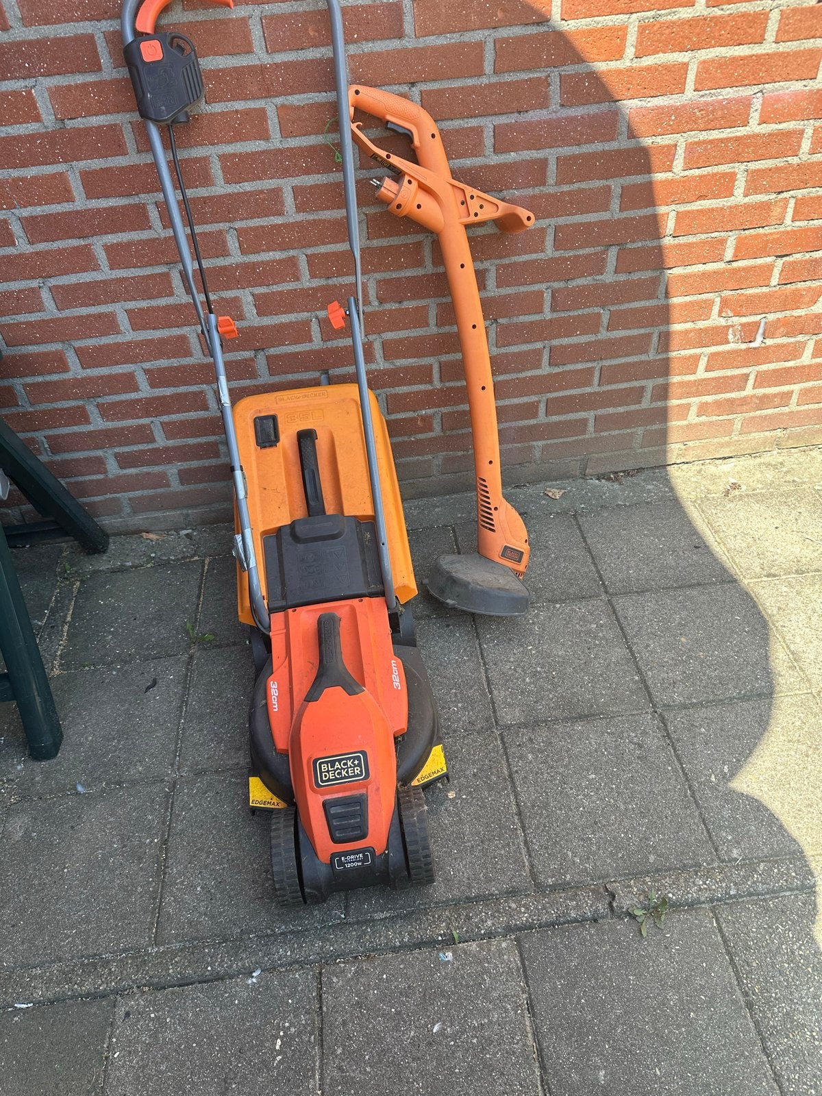 Black+Decker elektrische grasmaaier en trimmer set, Ophalen, Gebruikt, Elektrische grasmaaier
