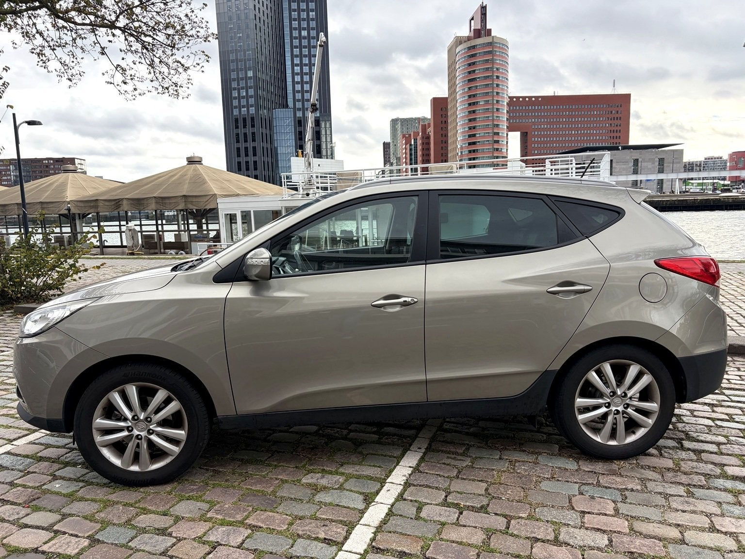 HYUNDAI ix35 2.0i i-CATCHER AUTOMAAT | PANO | LEDER, Auto's, Zwart, 4 cilinders, 163 pk, 75 €/maand