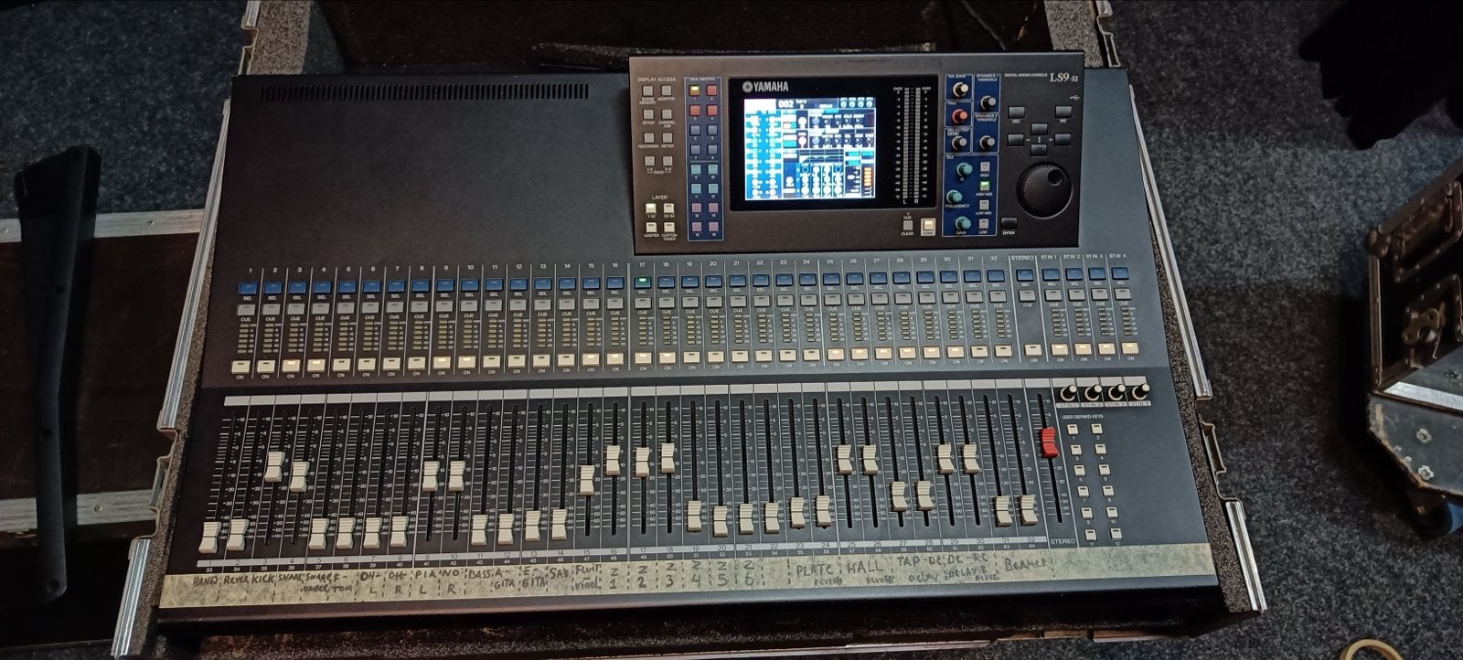 Yamaha LS9 Digitale Mixer met Flightcase, Ophalen, Gebruikt, 20 kanalen of meer, Microfooningang