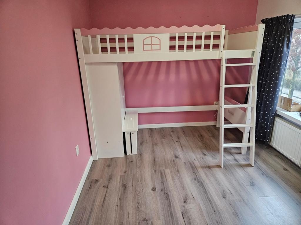 Hoogslaper met kast! wit met roze. Lengte 210cm hoogte 165cm, Ophalen, Zo goed als nieuw, Hoogslaper