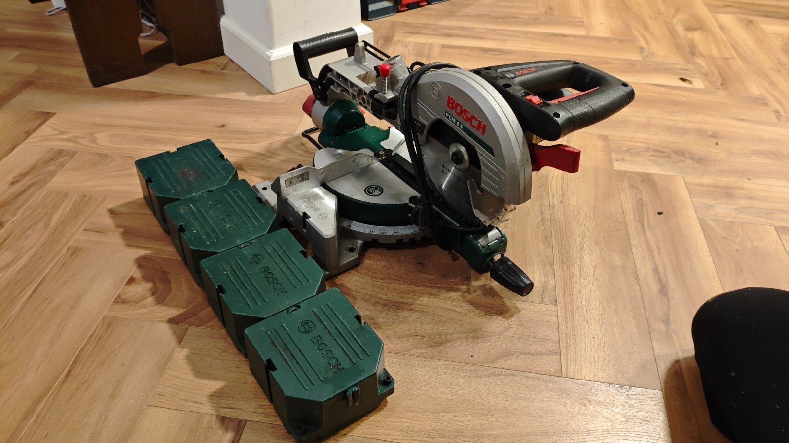 Bosch PCM 8 S Afkortzaag, Ophalen, 600 tot 1200 watt, Zo goed als nieuw, Afkortzaag