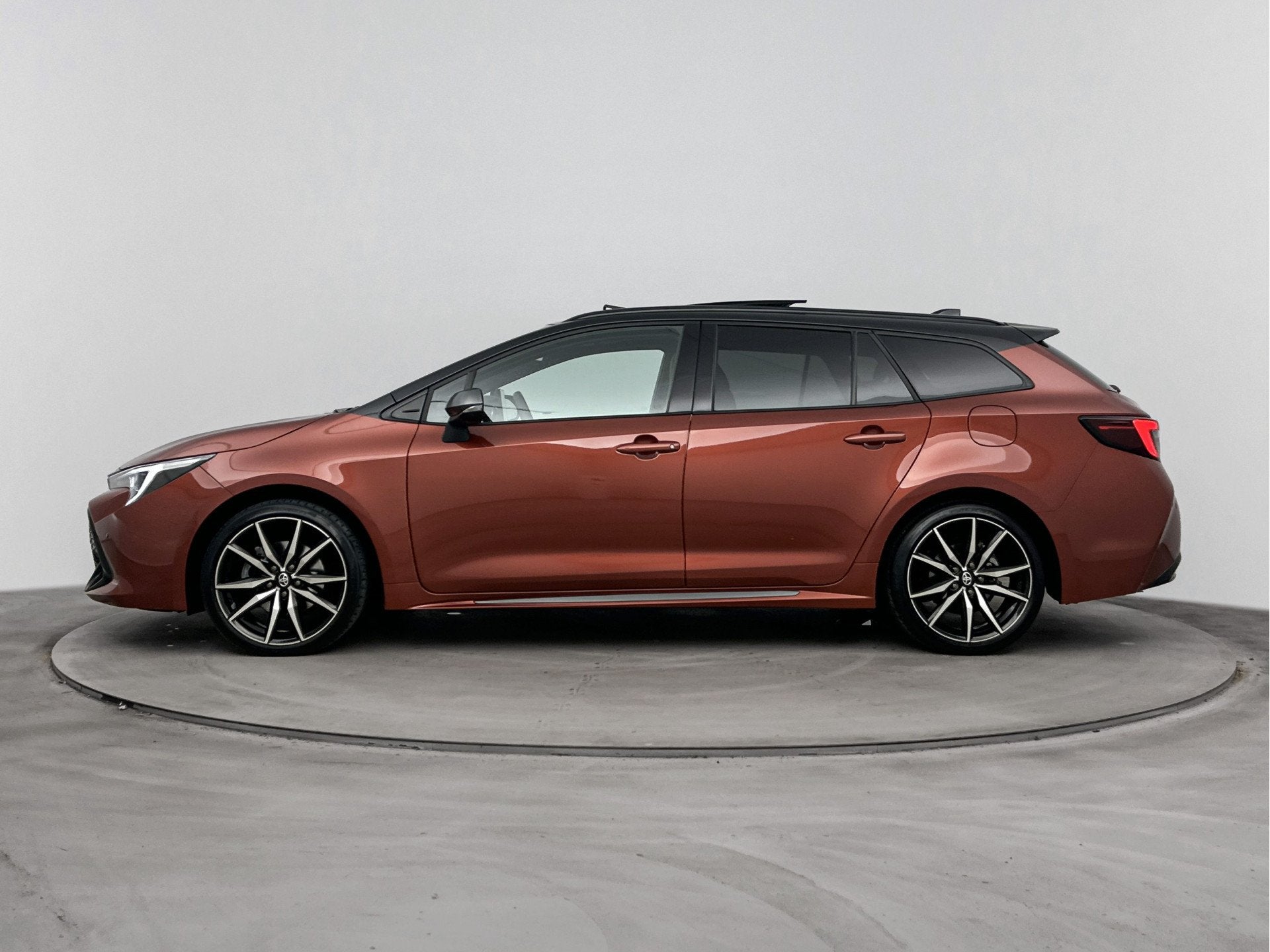 Toyota Corolla Touring Sports Hybrid 180 GR-Sport Plus *DEMO, Auto's, Toyota, 12 maanden, 450 kg, 4 cilinders, 1415 kg