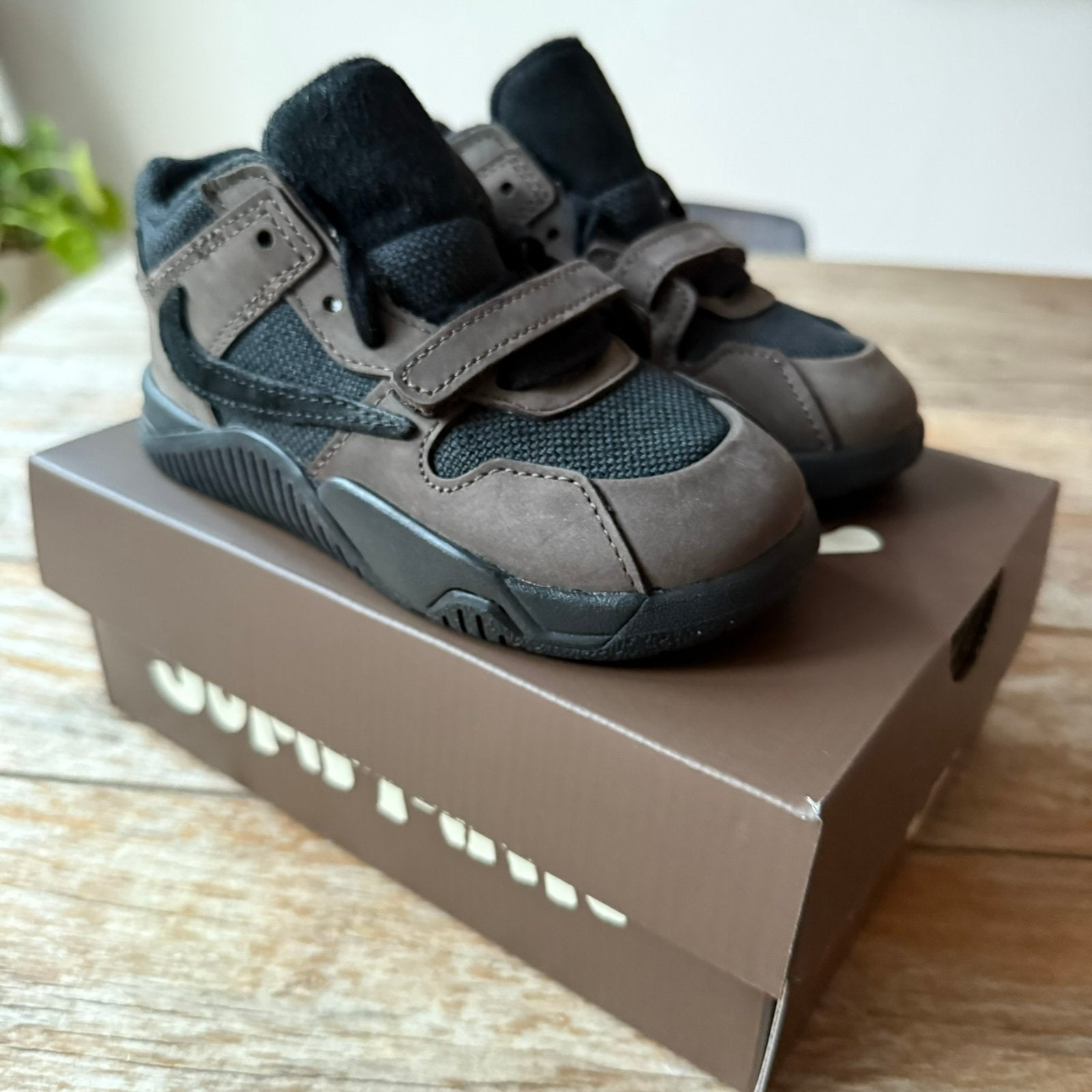Nike Jordan x Travis Scott Jumpman Jack TR Dark Mocha 27, Kinderen en Baby's, Nieuw, Ophalen of Verzenden, Jongen of Meisje, Sportschoenen