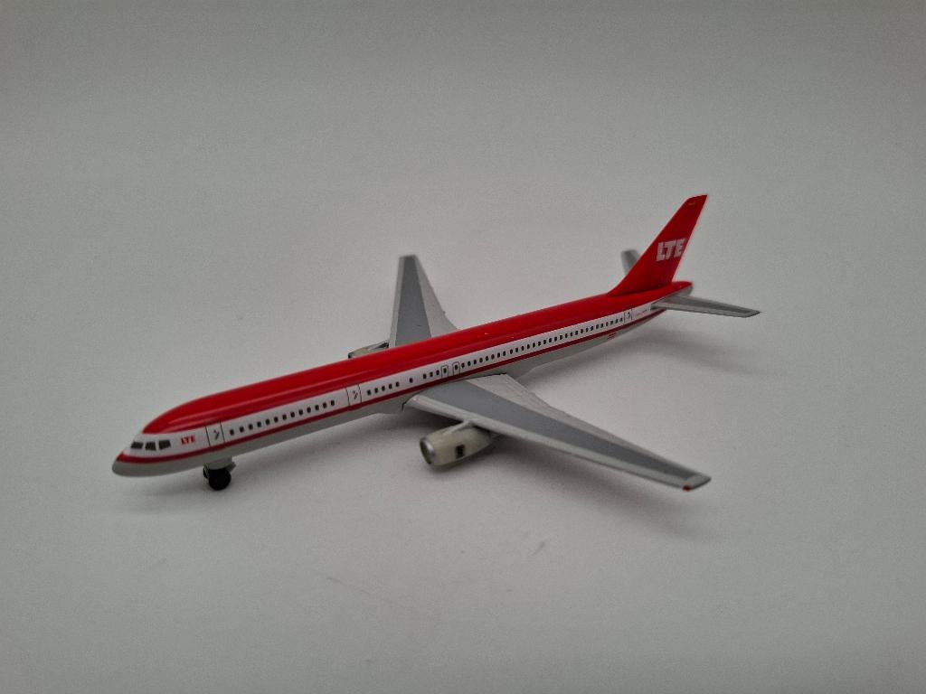 Herpa Boeing 757-200 Nr 503624, Hobby en Vrije tijd, Modelbouw | Vliegtuigen en Helikopters, Nieuw, Vliegtuig, 1:200 of kleiner