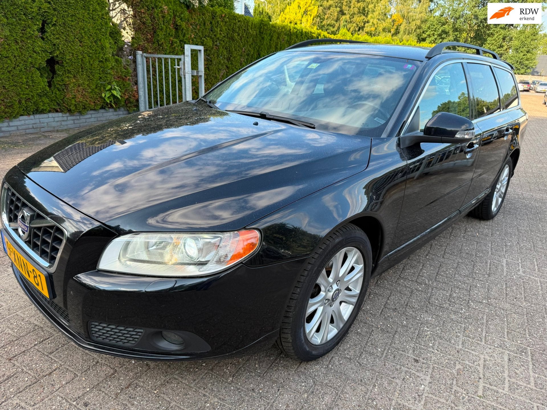 Volvo V70 2.0 D3 AUT. Momentum LEDER LMV NAVI XENON TR.HAAK, Euro 5, Gebruikt, Zwart, Navigatiesysteem