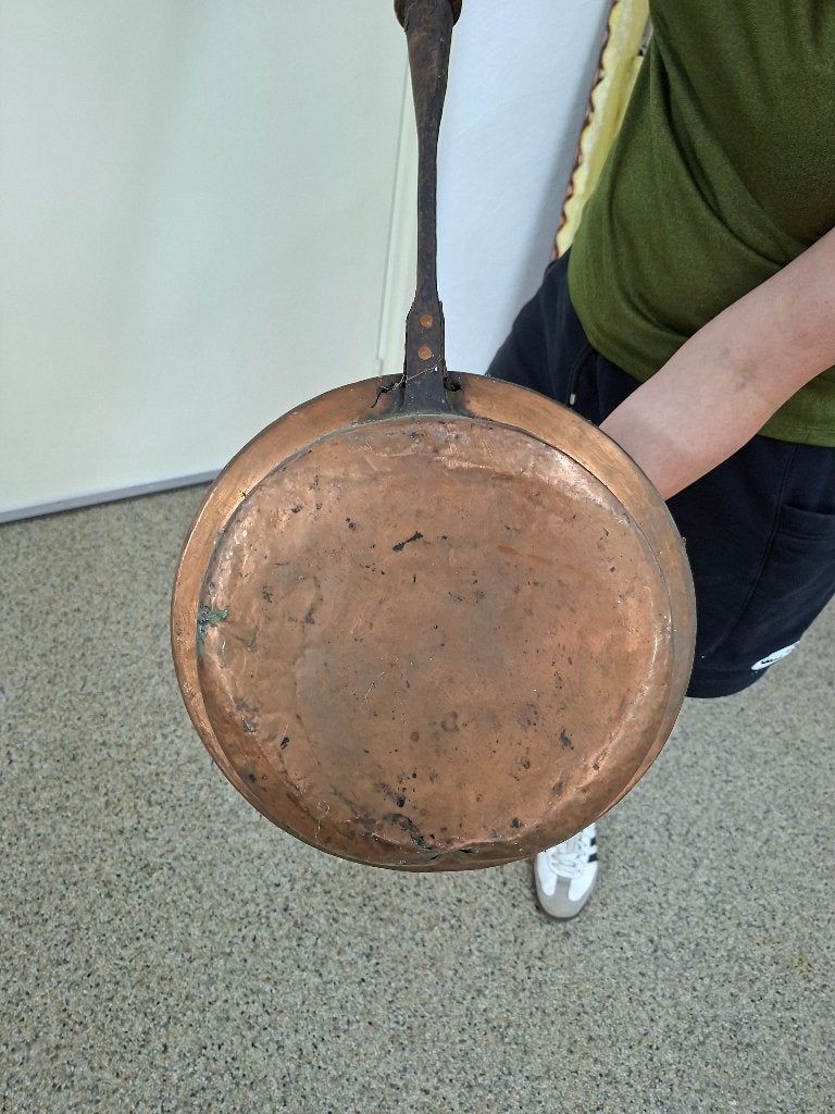 Antieke koperen beddenpan met lange houten steel, Antiek en Kunst, Antiek | Koper en Brons, Ophalen, Koper