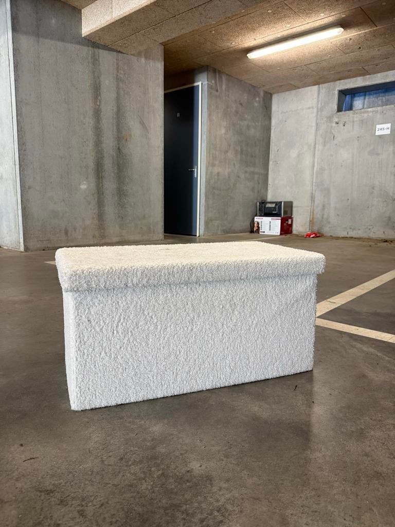JYSK NYSTED Poef met opbergruimte off-white teddy 76x38, Huis en Inrichting, Banken | Voetenbanken en Poefen, Ophalen, Minder dan 50 cm