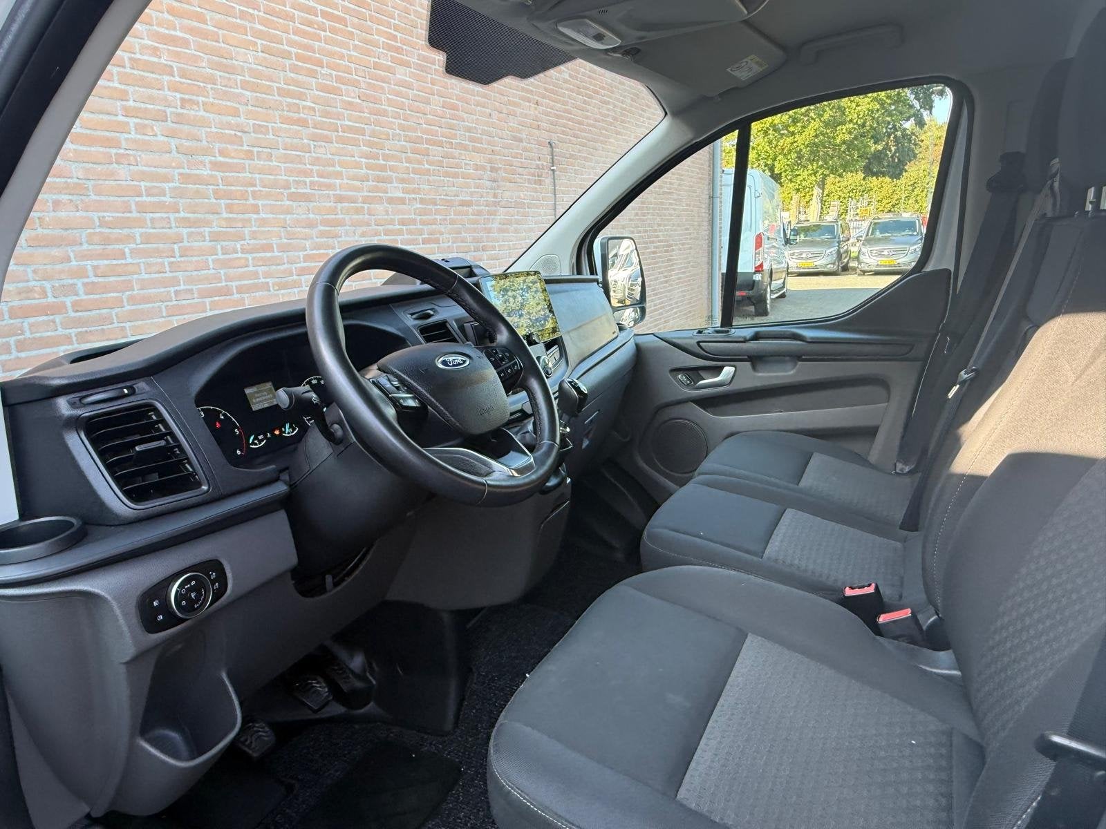 Ford Transit Custom 2.0TDCI 130PK Lang Carplay / 2.800KG Tre, Auto's, Voorwielaandrijving, 4 cilinders, 2800 kg, Wit
