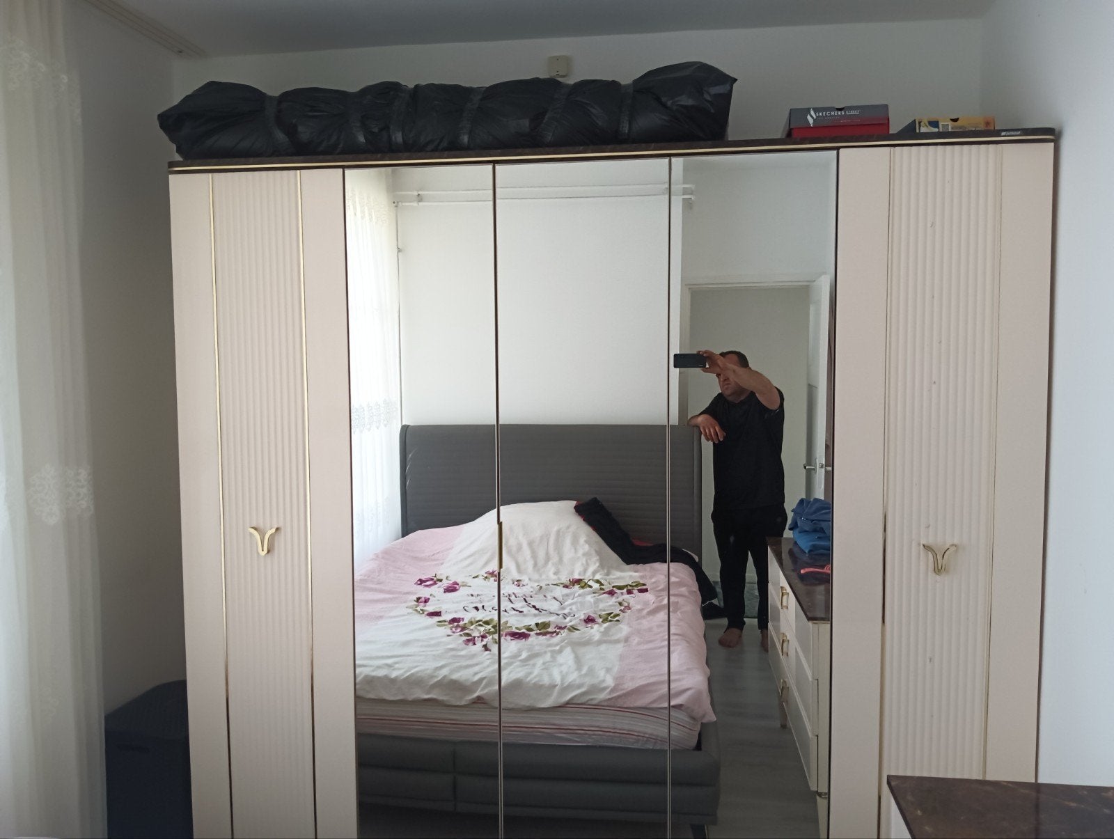 İstikbal kledingkast, Huis en Inrichting, 200 cm of meer, 150 tot 200 cm, Ophalen of Verzenden, Zo goed als nieuw