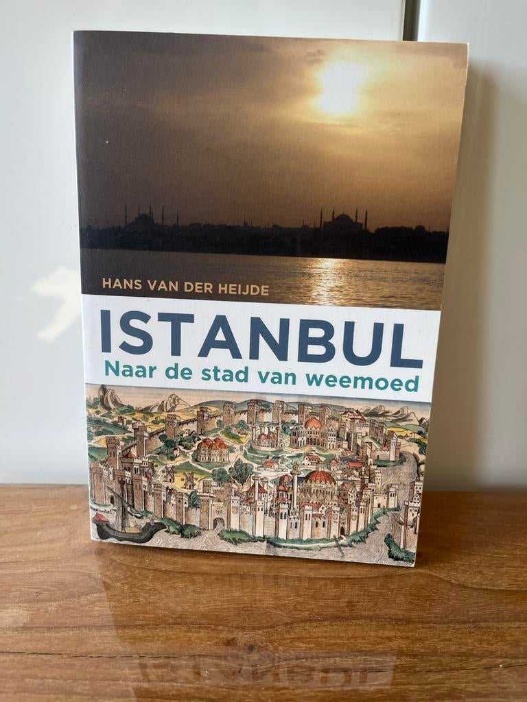 Istanbul: Naar de stad van weemoed - Reisgids, Boeken, Overige merken, Europa, Ophalen of Verzenden, Zo goed als nieuw