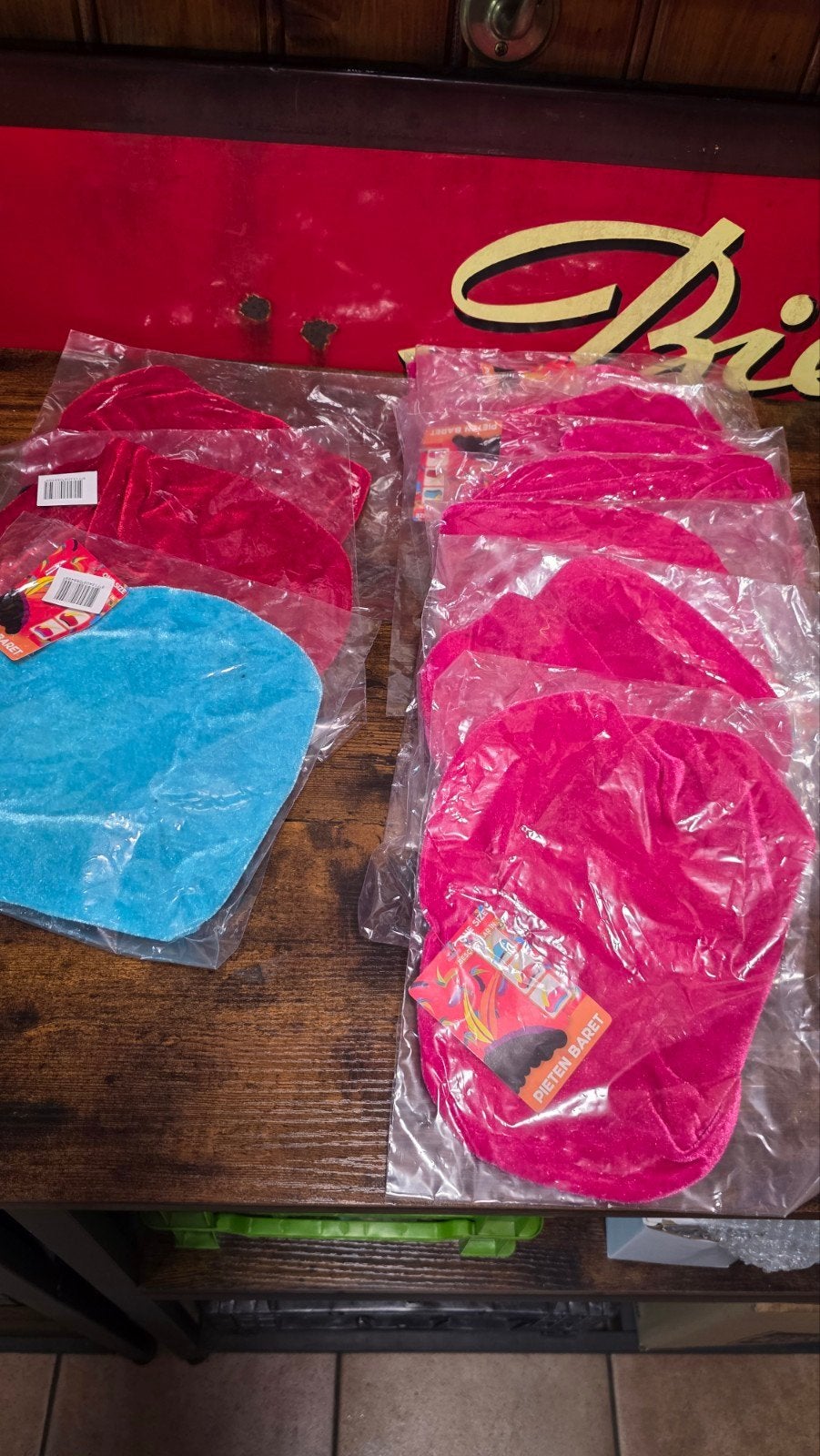 13 pieten mutsen, Ophalen of Verzenden, Nieuw