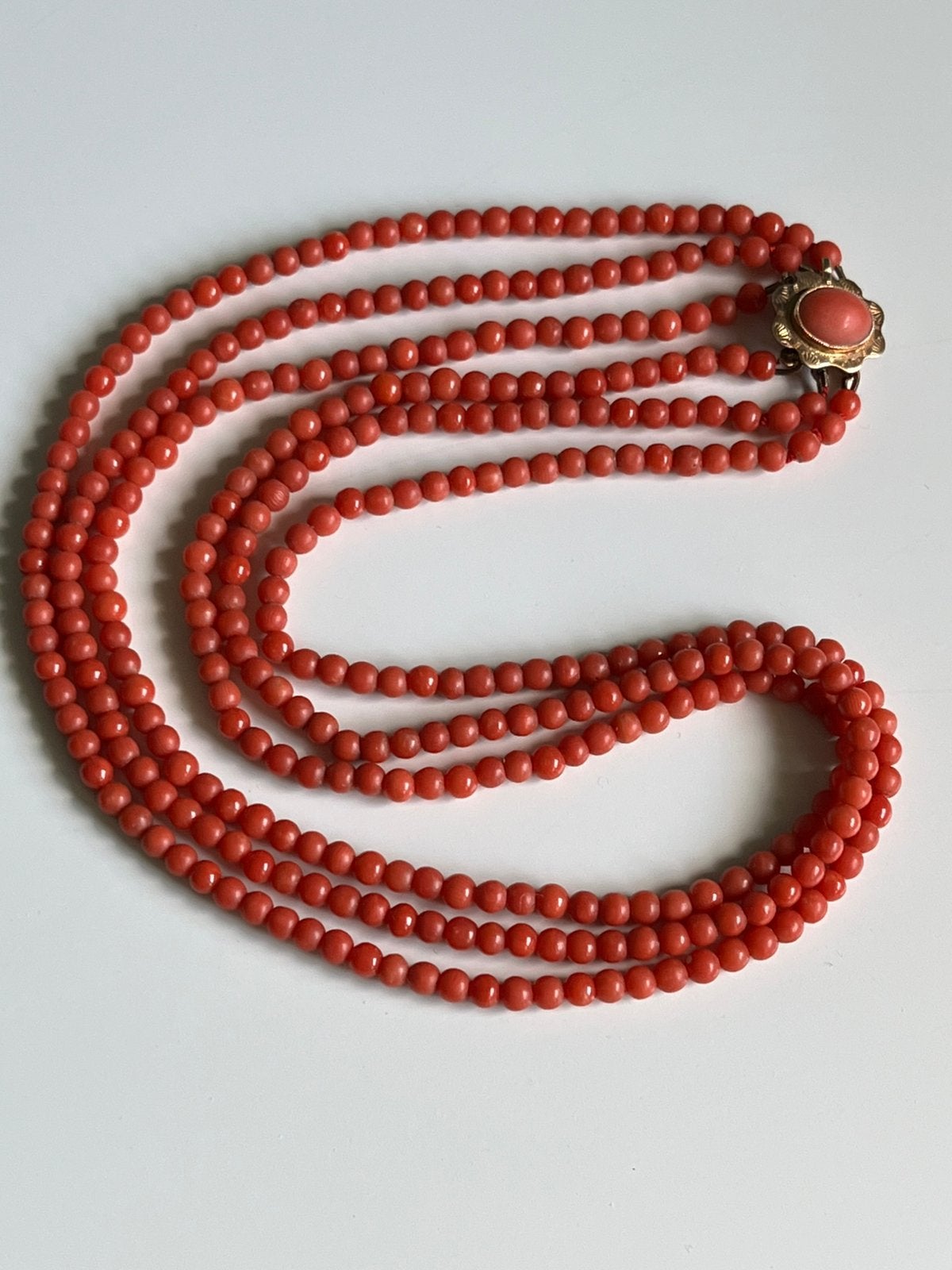 Antieke Nederlandse Bloedkoraal Collier met gouden slot, Ophalen of Verzenden, Goud, Ketting
