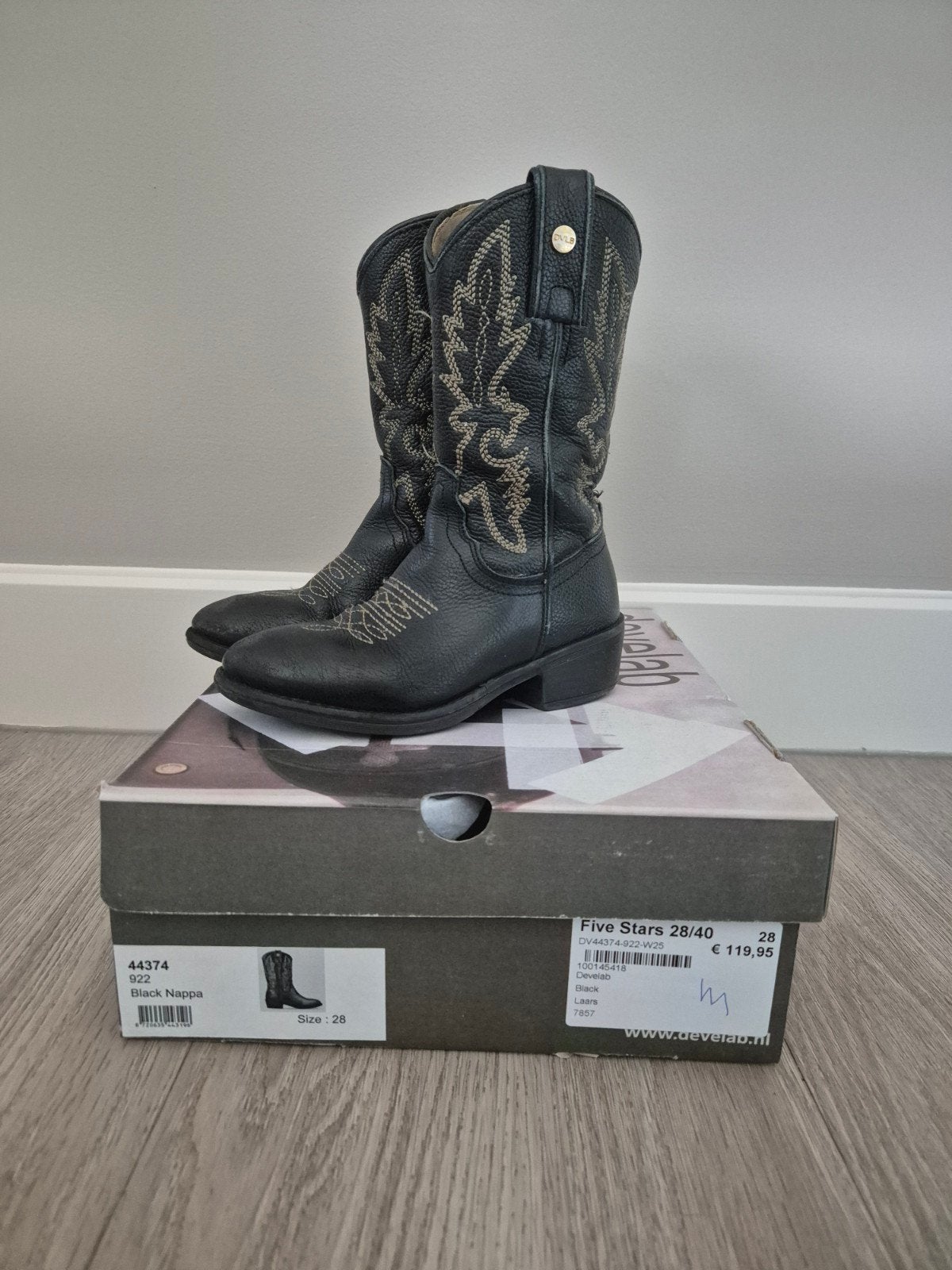 Develab laarzen cowboylaarzen zwart leer mt 28

Deze laars v, Kinderen en Baby's, Meisje, Ophalen of Verzenden, Laarzen, Zo goed als nieuw
