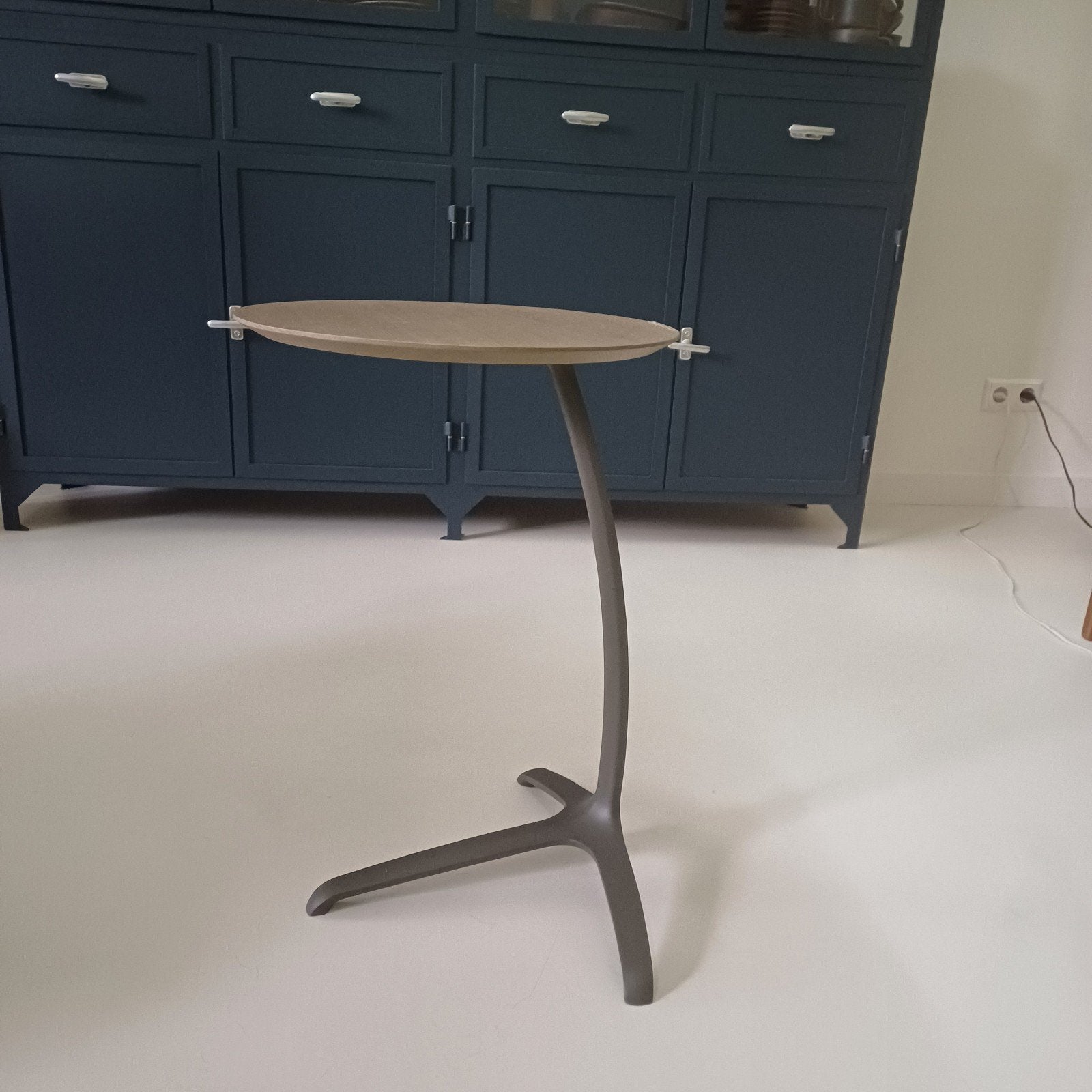 LEOLUX Bijzettafel, Griffo, licht eiken., 45 tot 60 cm, Rond, Zo goed als nieuw, Modern