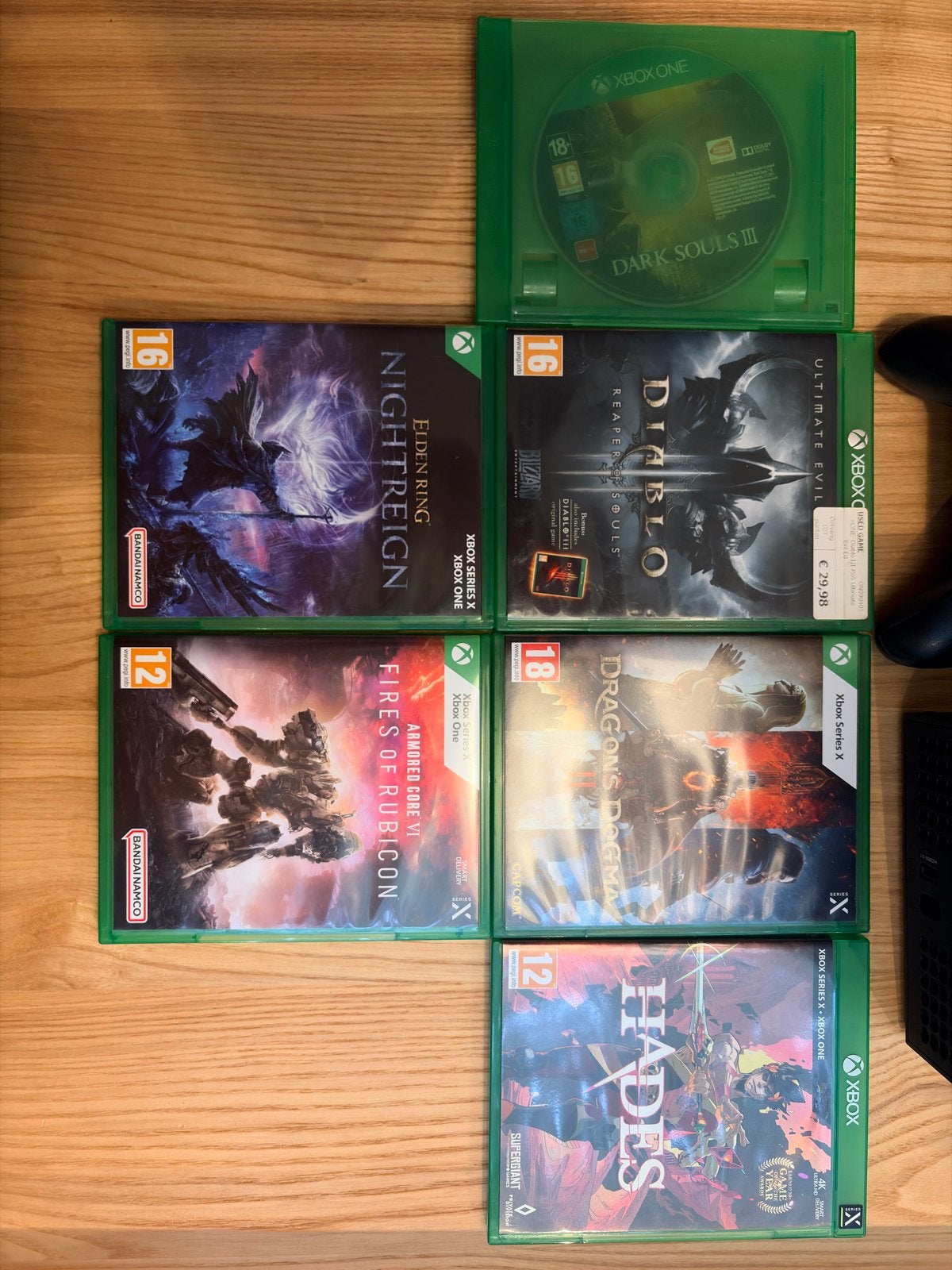 Foto 7 van Xbox Series X 1TB met 3 controllers en 6 spellen