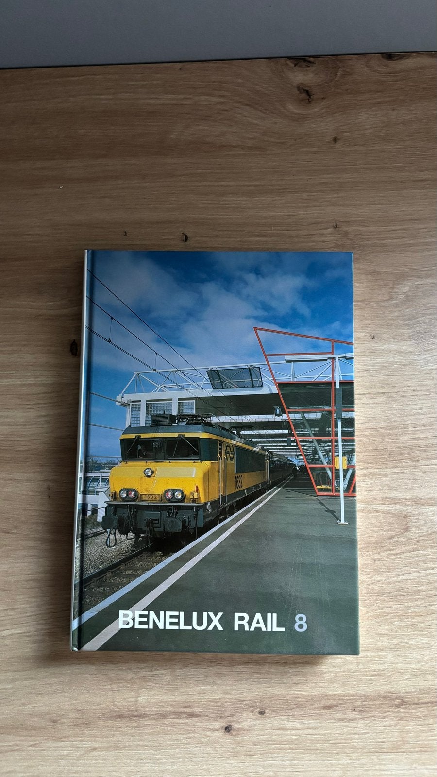 Benelux Rail 8 - Treinboek met Kaart, Ophalen of Verzenden, Zo goed als nieuw, Trein