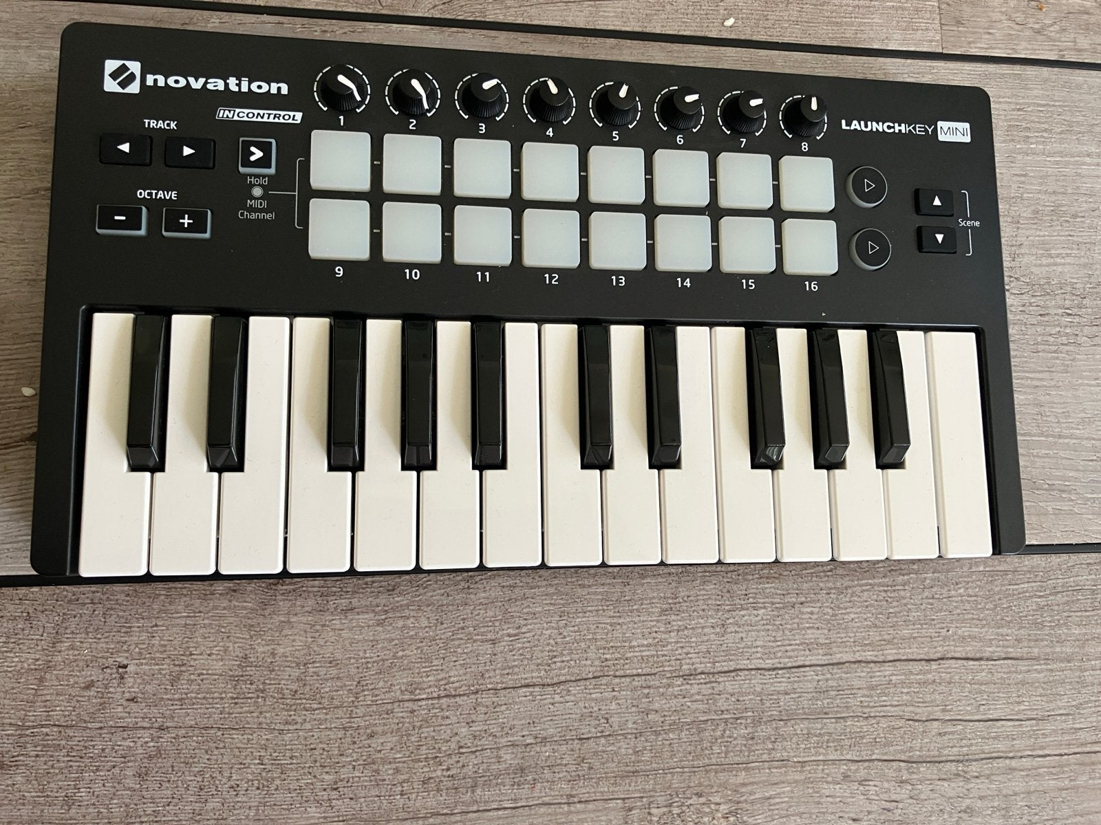 Novation Launchkey Mini MK2 MIDI Keyboard Controller, Overige aantallen, Zo goed als nieuw, Aanslaggevoelig, Ophalen