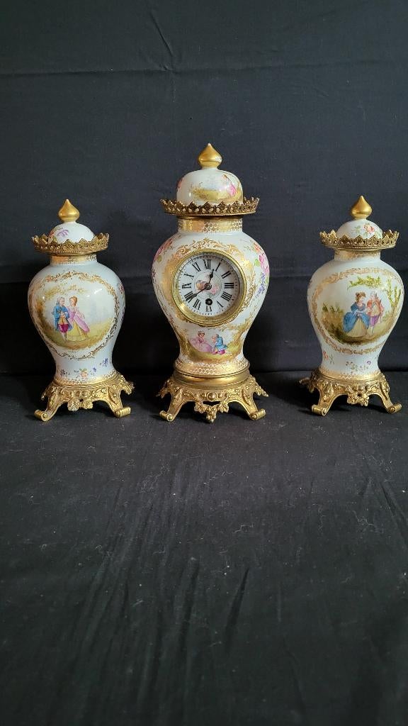 (27) Antieke Franse Bronzen mini Vaasklok + kandelaren 1870, Verzenden