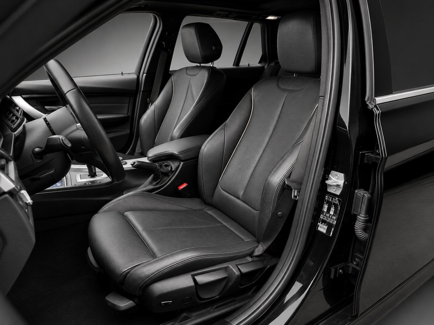 BMW 3-serie Touring 318i M Sport| Pano|Head-Up|CruiseControl, Automaat, Gebruikt, Met garantie (alle), 1465 kg