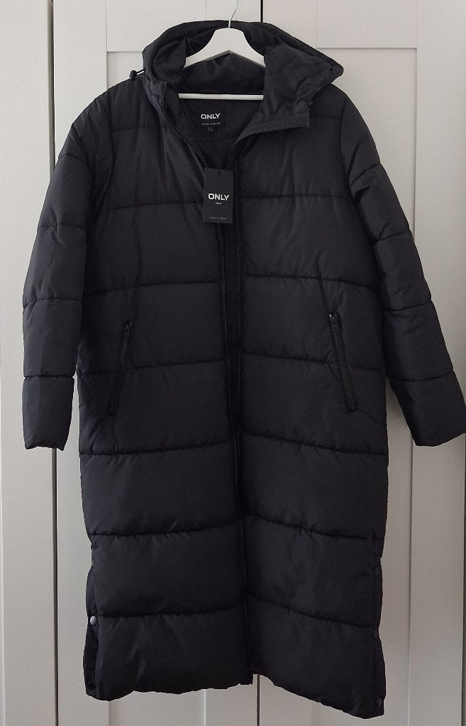 ONLY Lange Zwarte Gewatteerde Jas met Capuchon Nieuw!, Kleding | Dames, Zwart, Maat 42/44 (L), Nieuw, Ophalen of Verzenden
