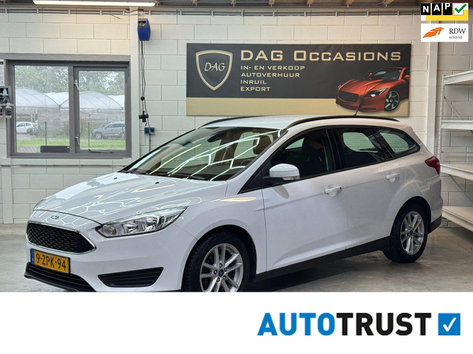 Ford Focus Wagon 1.5 TDCI NAVI|CRUISE|PDC|TREKHAAK|LM VELGEN, Auto's, Ford, Stof, Gebruikt, Wit, Origineel Nederlands