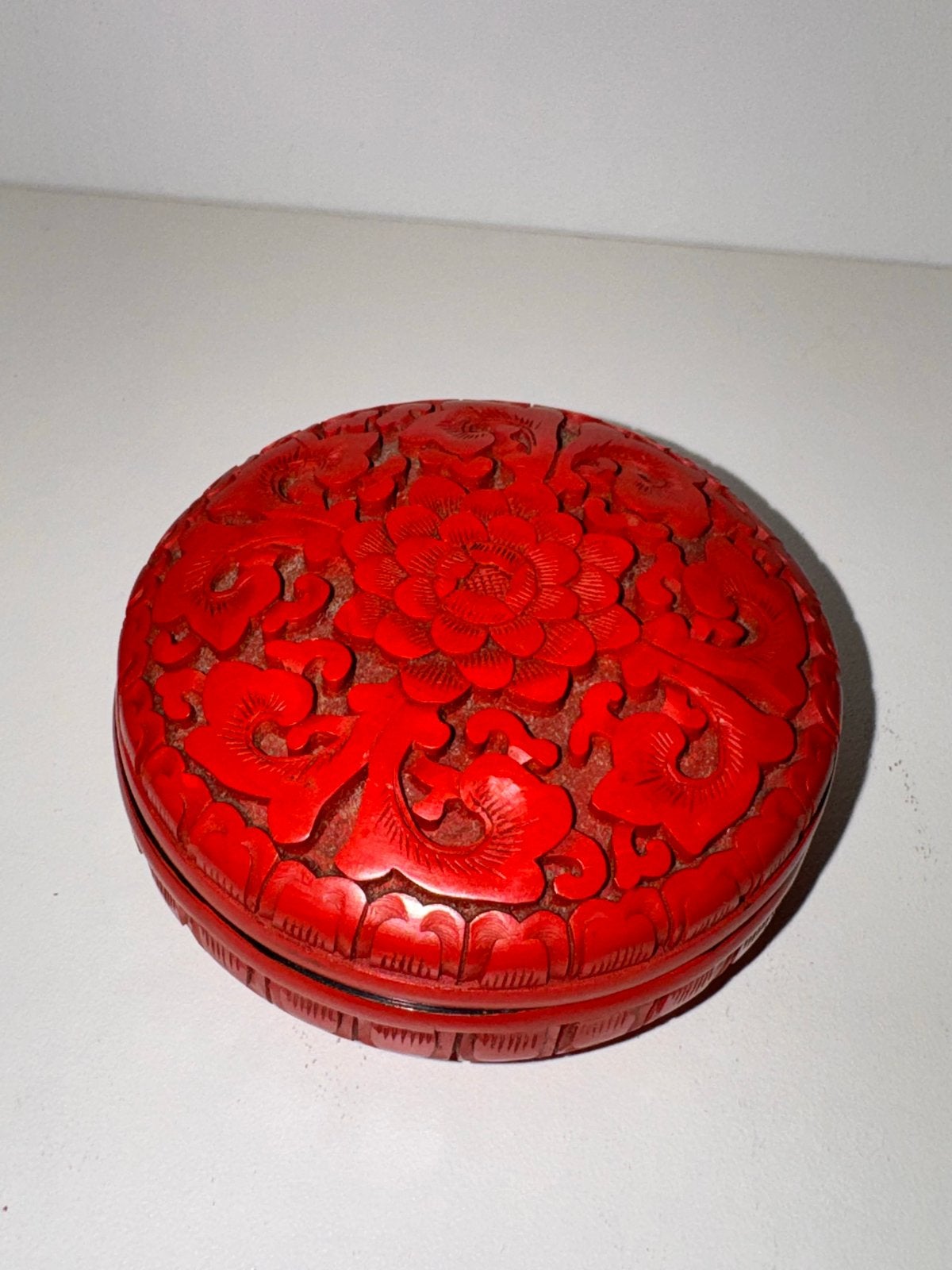 Antieke Chinese Cinnaber Lakdoos met Bloemmotief, Ophalen of Verzenden