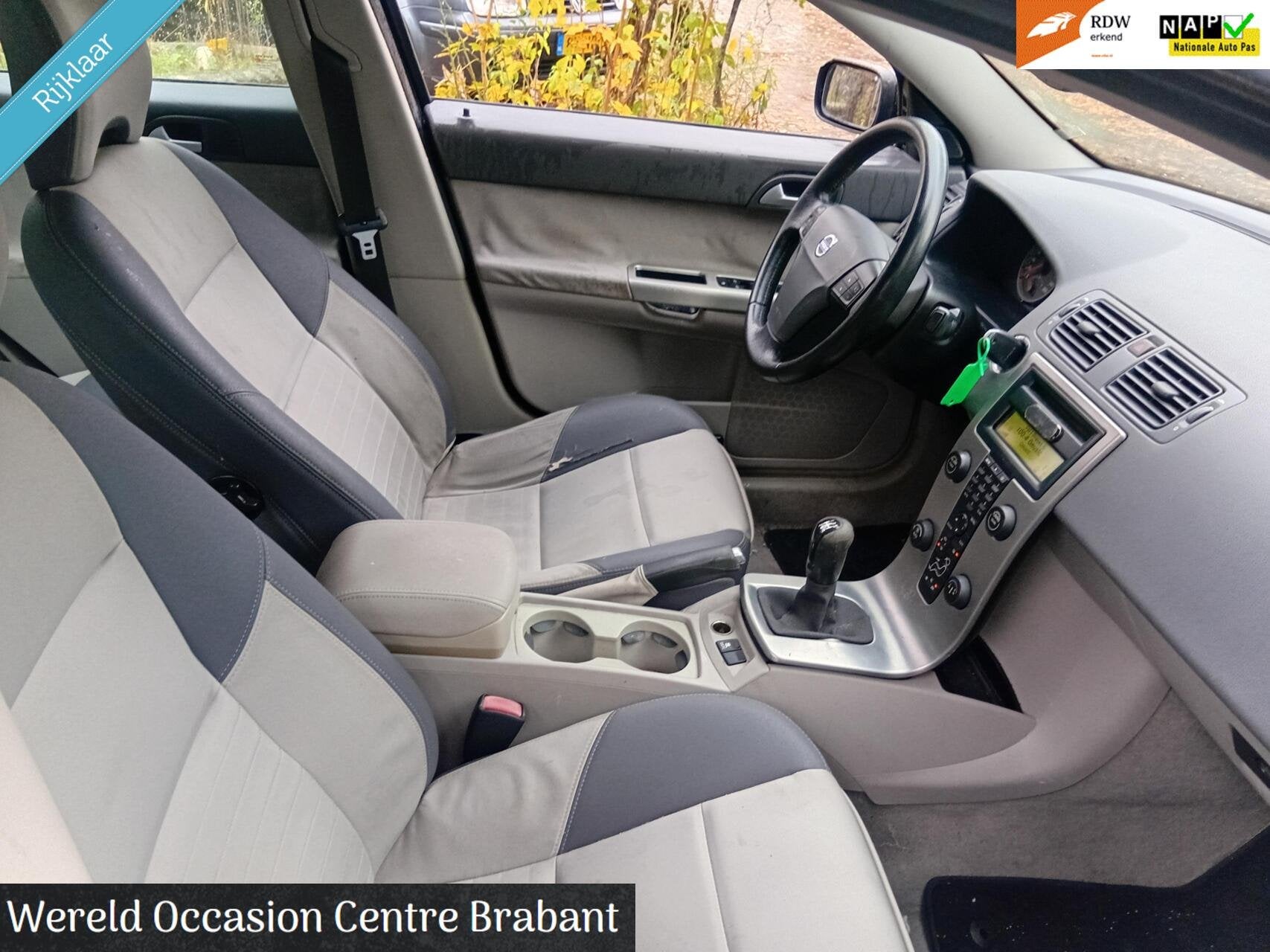 Volvo S40 2.4 Kinetic apk 04 2027, Auto's, Voorwielaandrijving, Gebruikt, Zwart, Origineel Nederlands