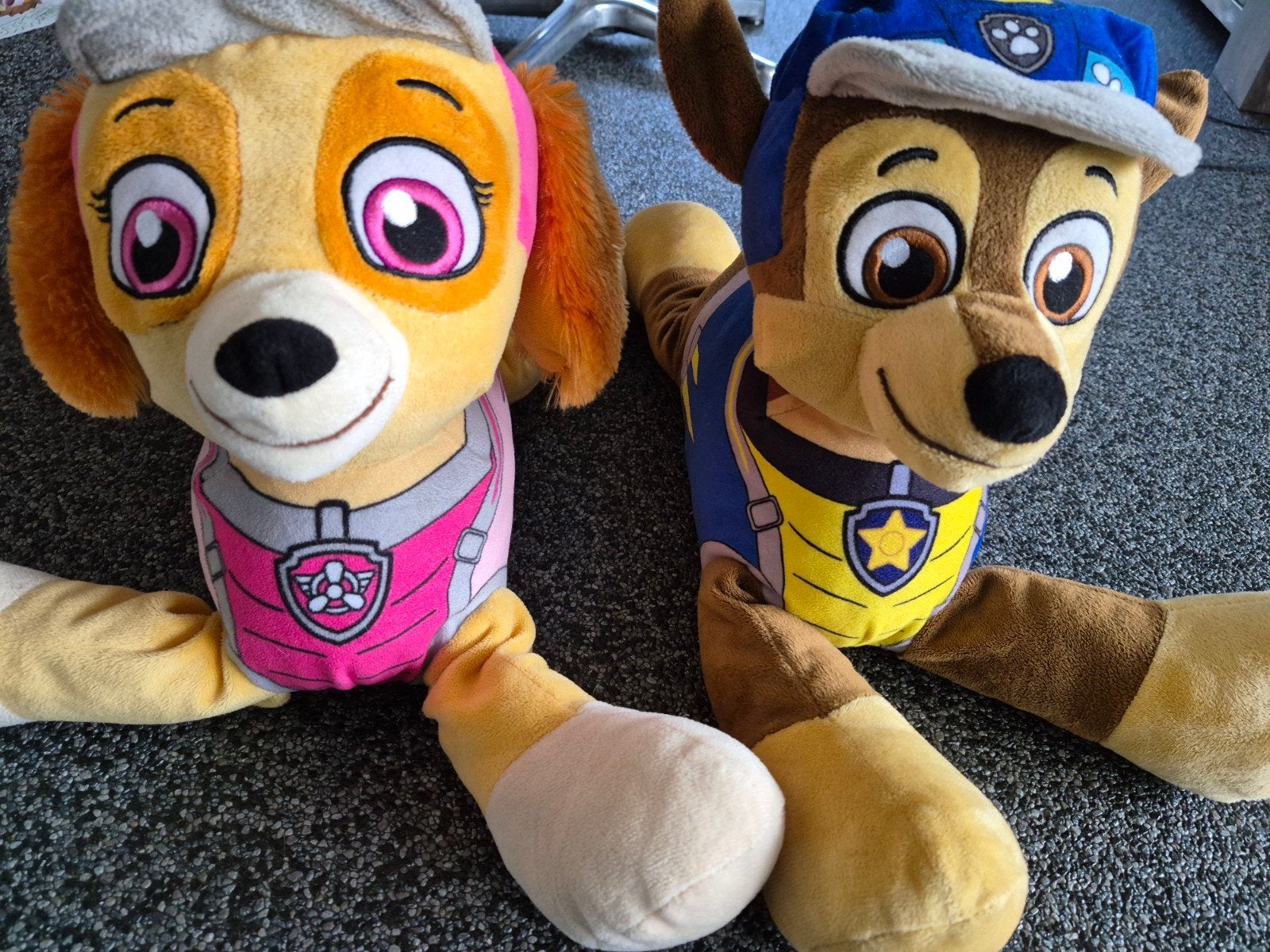 Paw Patrol knuffels: Sky en Chase, Kinderen en Baby's, Speelgoed | Knuffels en Pluche, Ophalen, Gebruikt, Hond, Middelgroot (20 tot 80 cm)