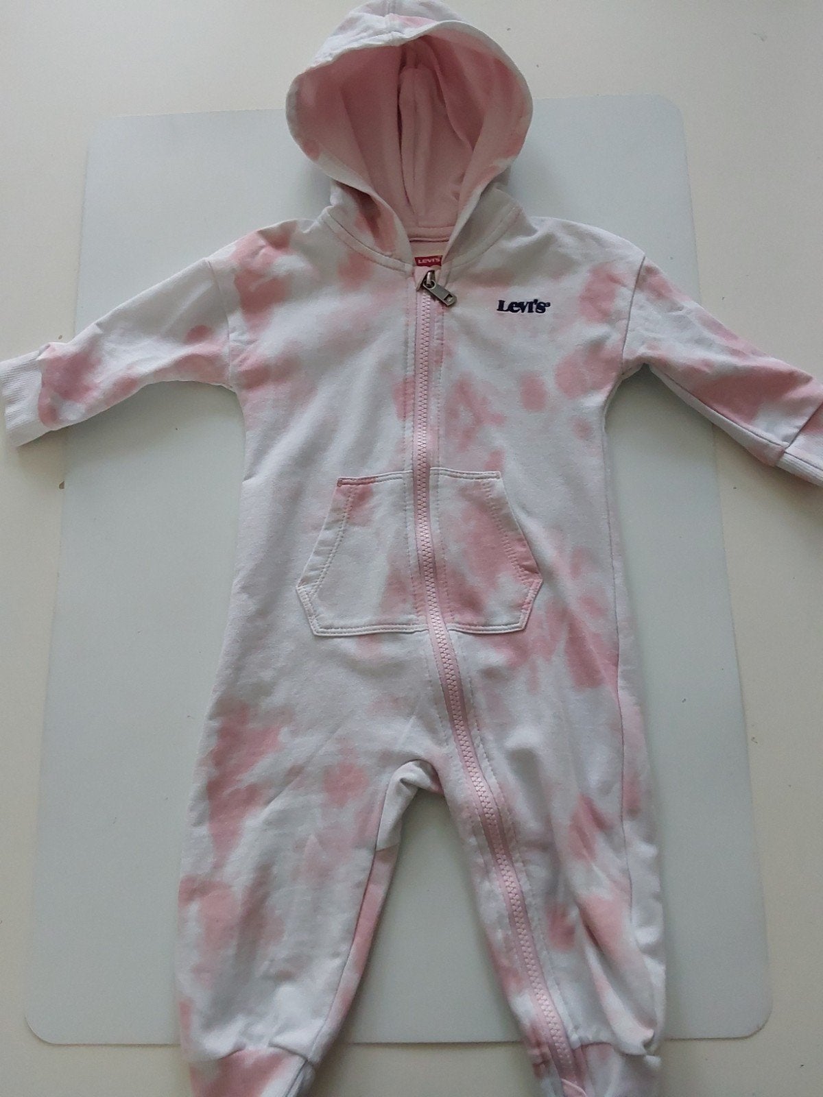 Hoodie / pakje Levi's maat 74 - 80 ( in nieuwstaat ), Overige typen, Meisje, Ophalen of Verzenden, Zo goed als nieuw