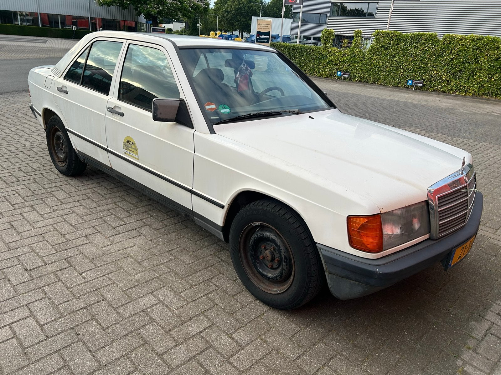 Mercedes-Benz Mercedes 190E, foto 2