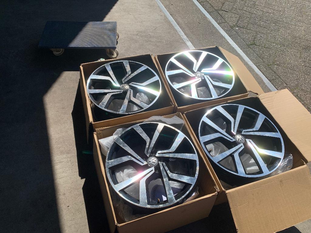 17 INCH VW POLO IBIZA A1 FABIA T-CROSS "BRESCIA" VELGEN, ., Banden en Velgen, 17 inch, Ophalen of Verzenden