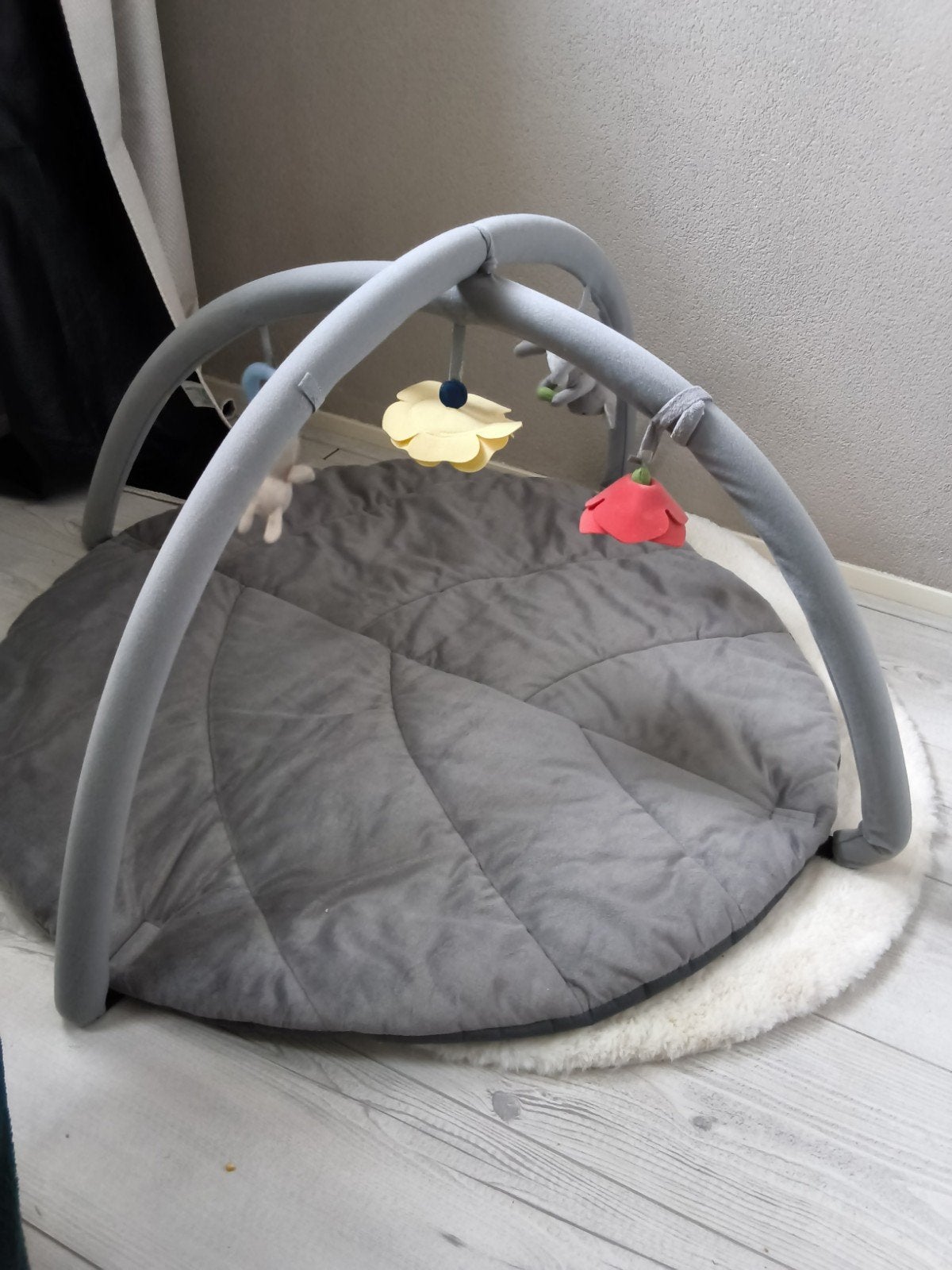 Babygym/Speelkleed met speeltjes, Kinderen en Baby's, Speelgoed | Babyspeelgoed, Ophalen of Verzenden, Zo goed als nieuw, Speelkleed
