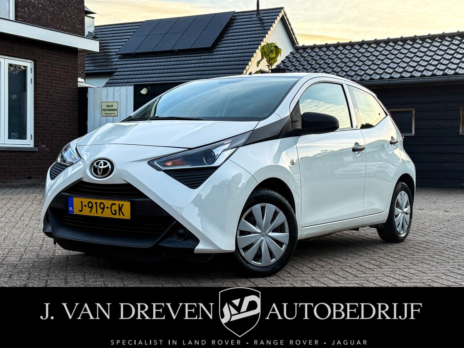 Toyota Aygo 1.0 VVT-i x - Cruise Control, Isofix, Goed onder, Voorwielaandrijving, Dealer onderhouden, Gebruikt, Euro 6
