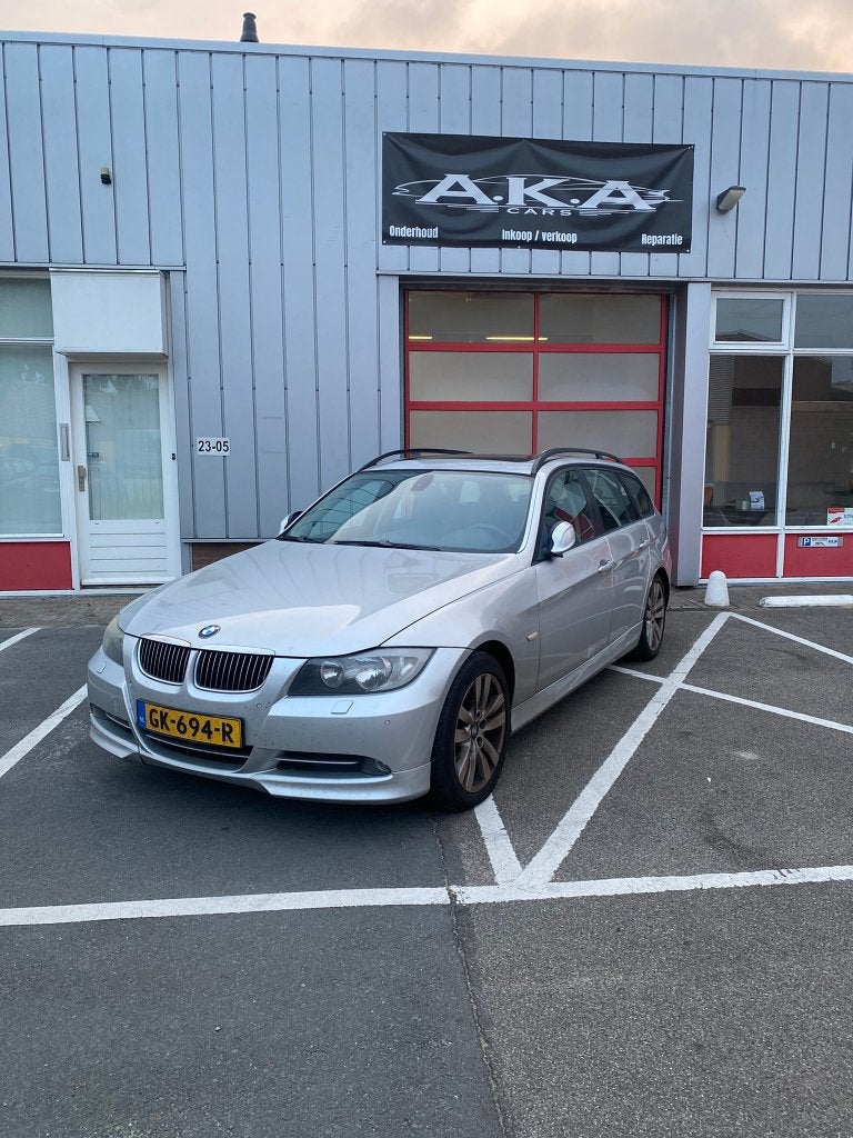 BMW 3-Serie 2.0 318 Touring AUT 2007 Grijs LEES BESCHRIJVING, Automaat, Achterwielaandrijving, 1995 cc, Zwart