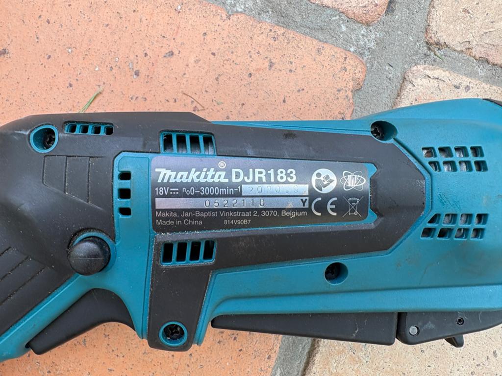 Makita Reciprozaag, Doe-het-zelf en Verbouw, Gereedschap | Zaagmachines, Ophalen, 70 mm of meer, 600 tot 1200 watt, Zo goed als nieuw