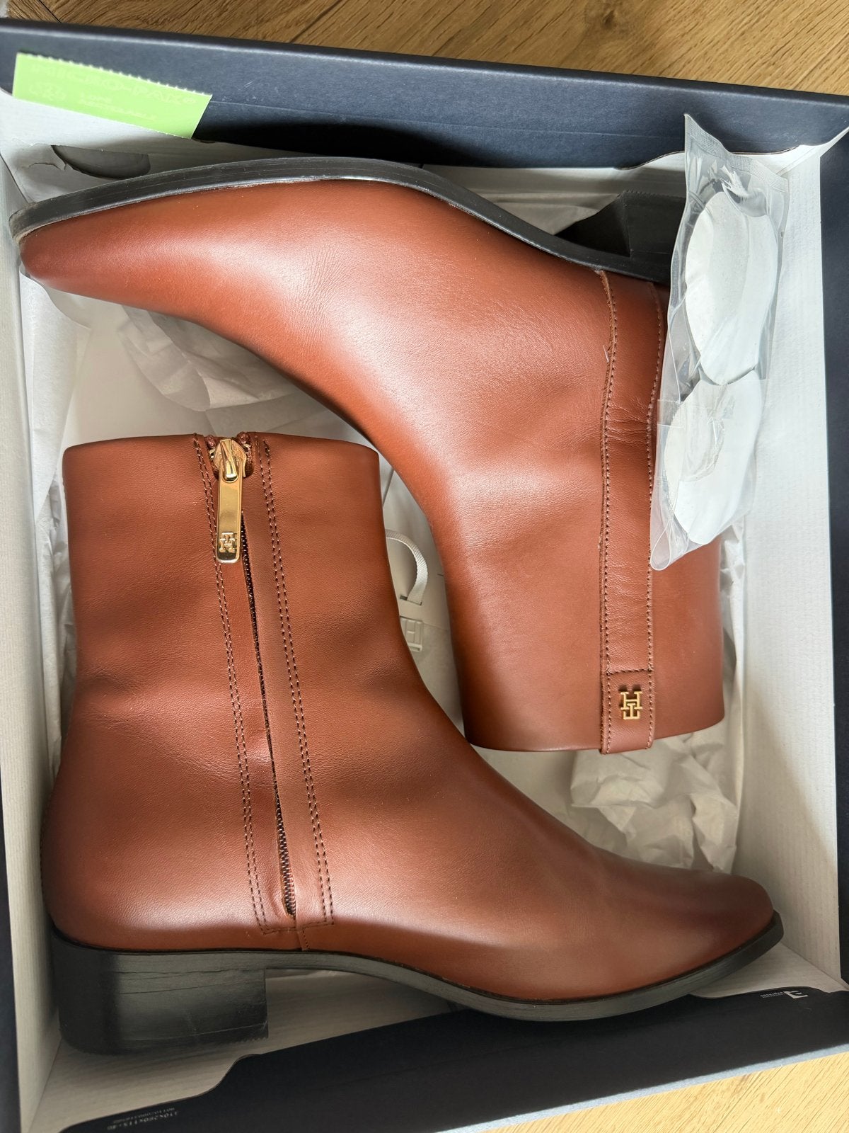 Tommy Hilfiger Boots - Tan color Pointy, Ophalen, Bruin, Boots, Zo goed als nieuw