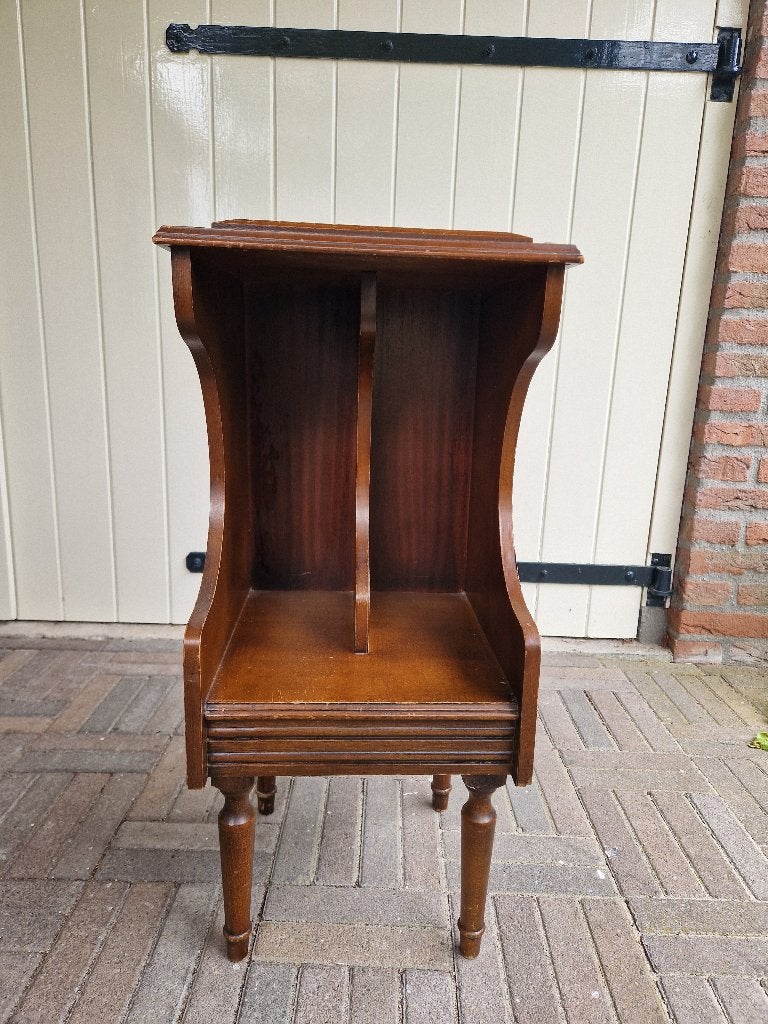 Houten telefoonkastje, Ophalen