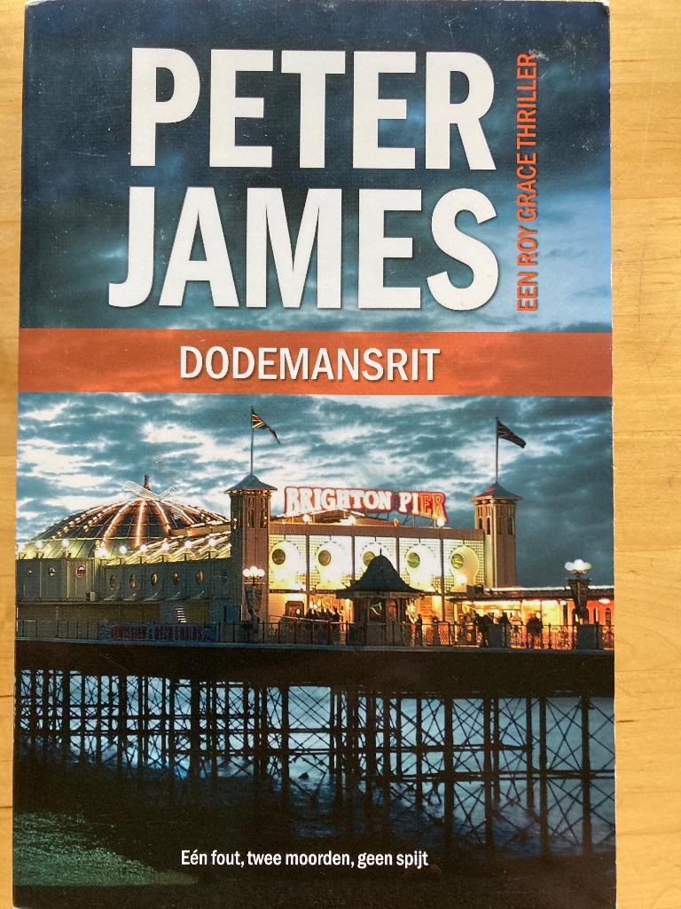 Dodemansrit van Peter James, Gelezen, Peter James, Ophalen of Verzenden, Nederland