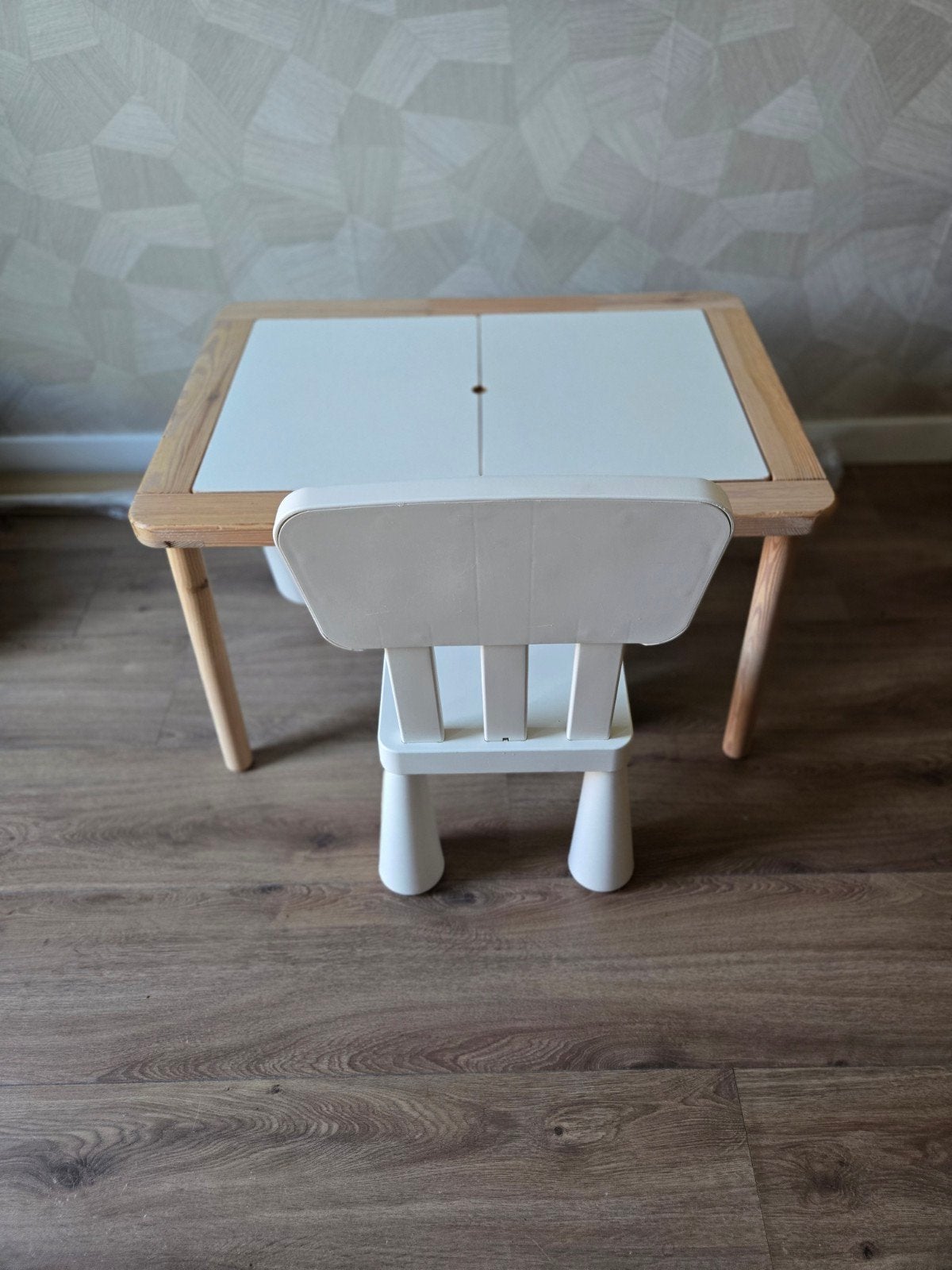 Ikea FLISAT Kindertafel met opbergruimte + MAMMUT stoel, Ophalen, Zo goed als nieuw
