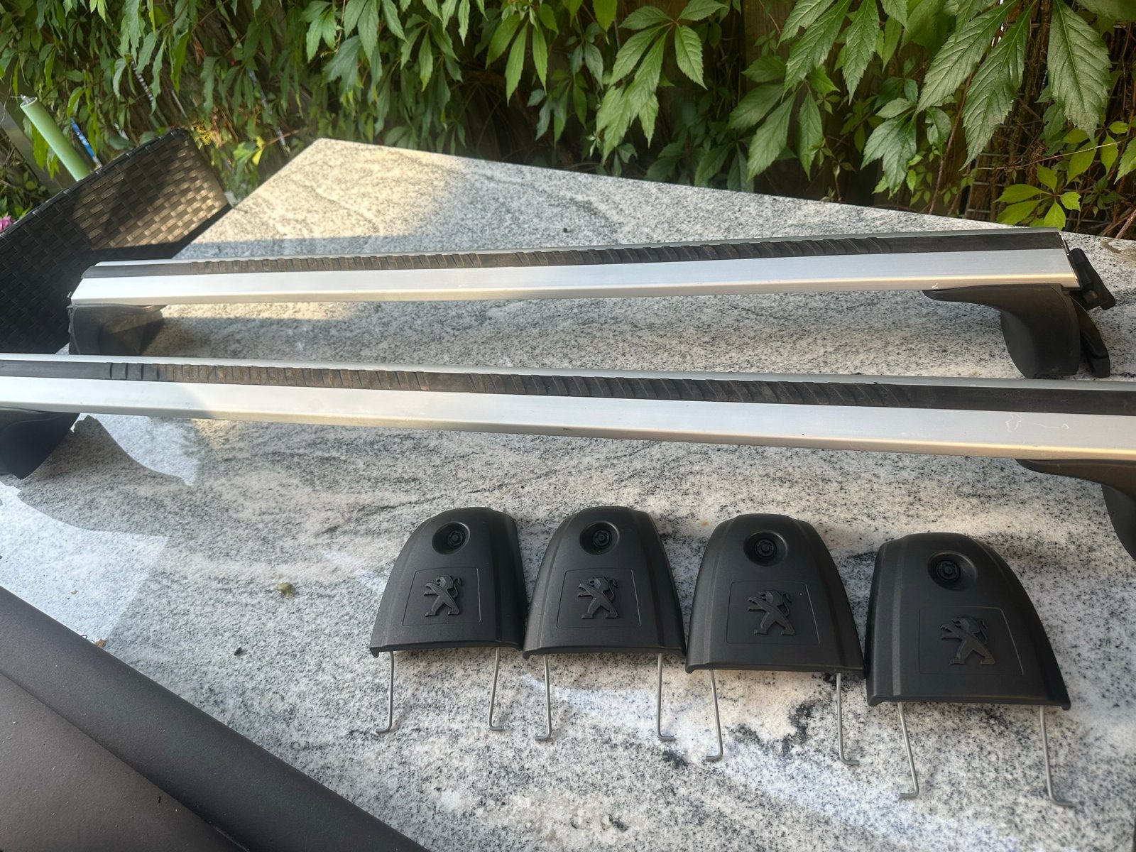 Originele Peugeot dakdragers voor 2008 (dichte rails), Ophalen, Gebruikt